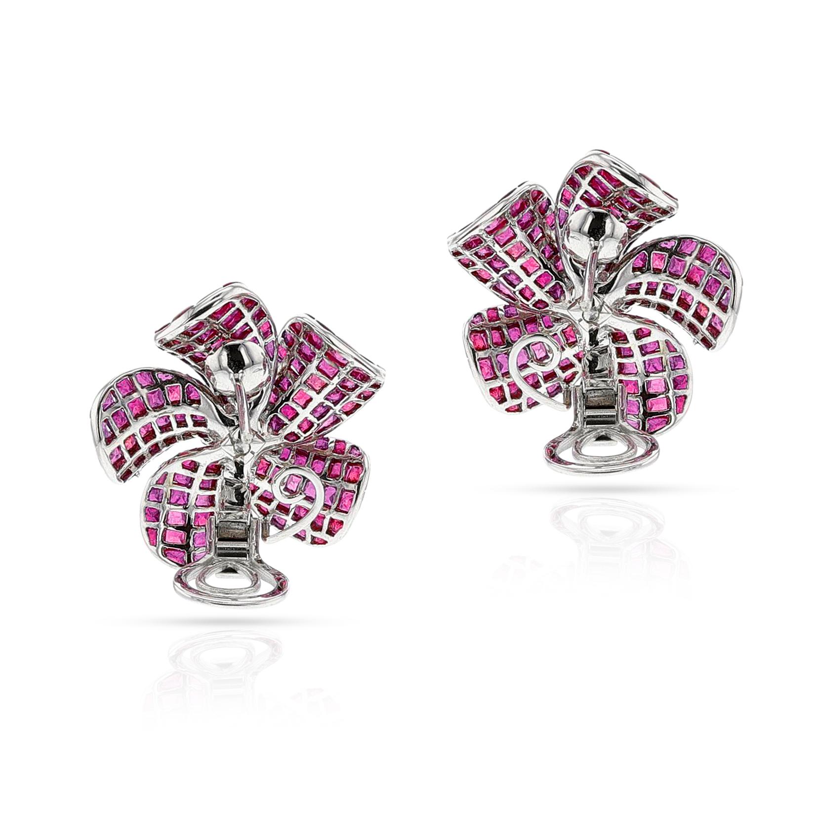 Boucles d'oreilles cocktail fleur en rubis et diamants sertis invisibles, 18 carats Unisexe en vente