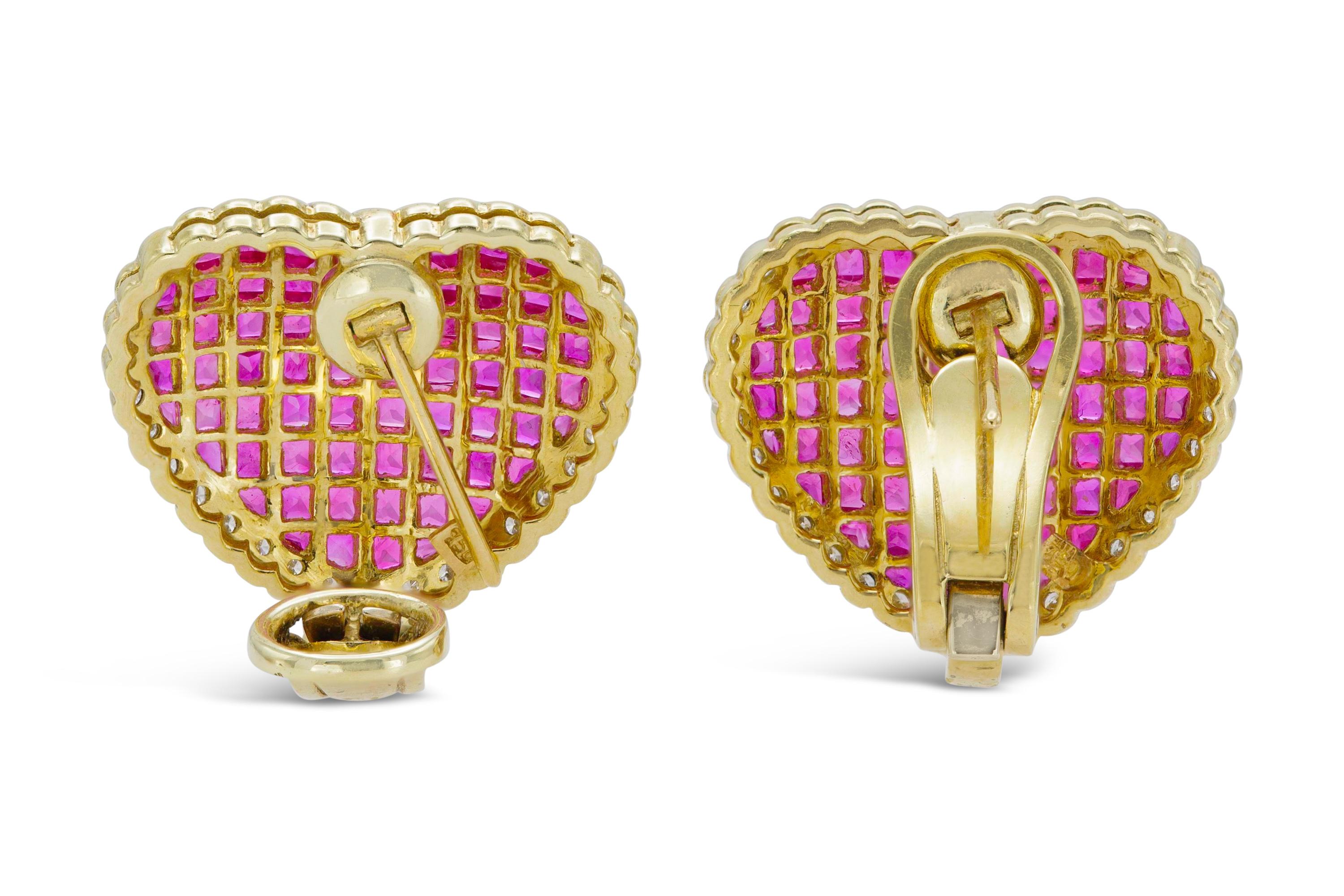 Boucles d'oreilles cœur en rubis et diamants sur serti invisible Bon état - En vente à New York, NY