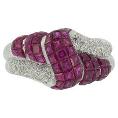 Anillo Remolino de Rubíes y Diamantes de Engaste Invisible