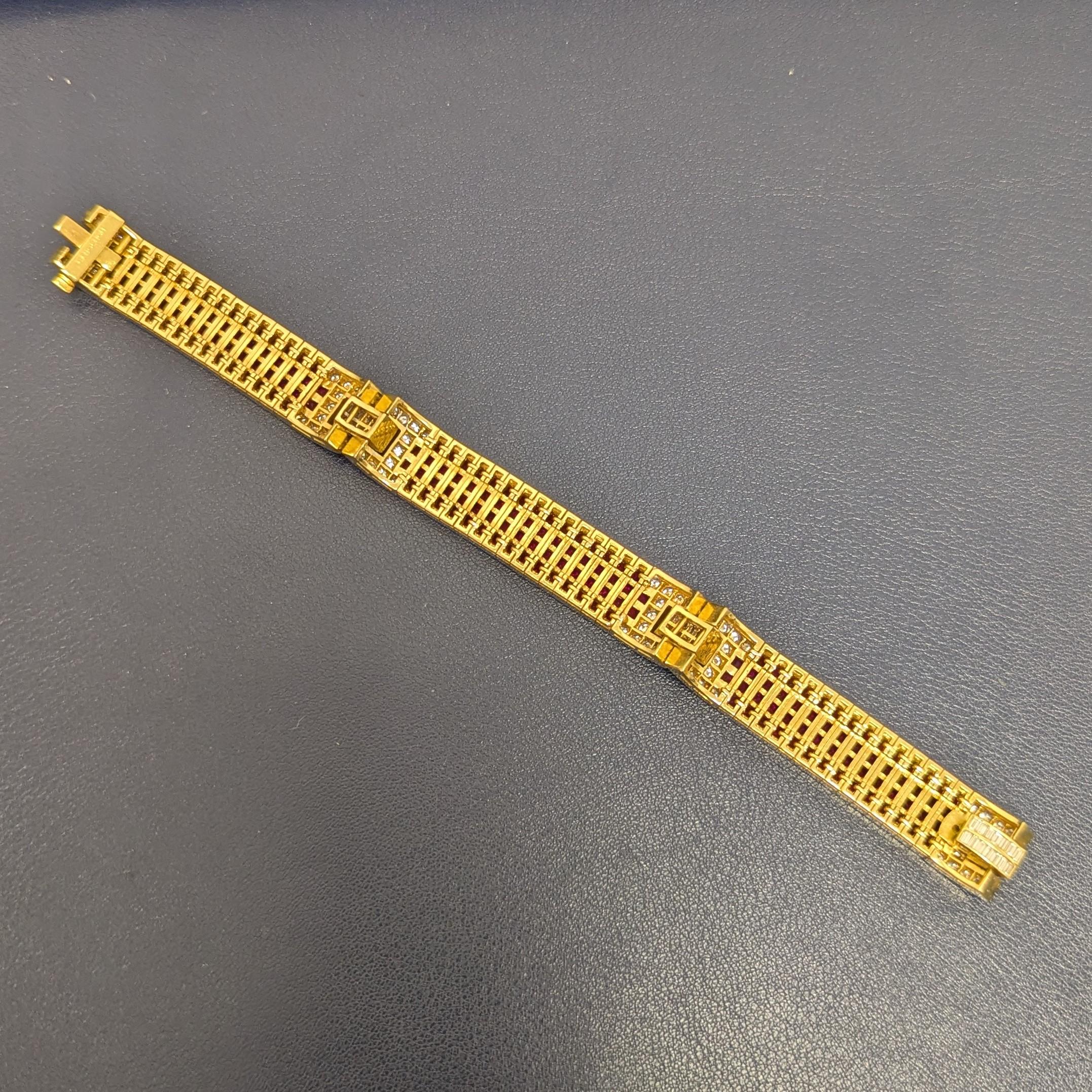 Armband aus 18 Karat Gelbgold mit unsichtbar gefasstem Rubin und Diamanten im Zustand „Hervorragend“ im Angebot in New York, NY