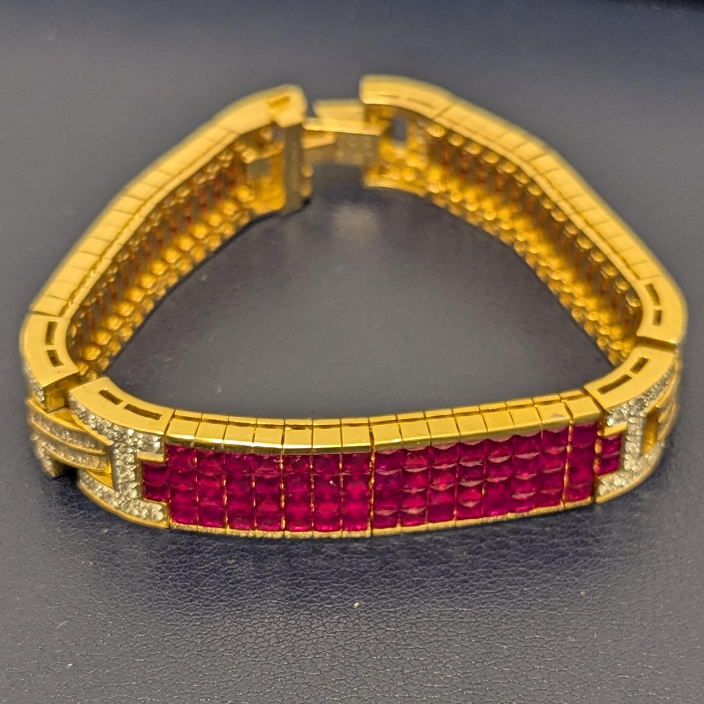 Armband aus 18 Karat Gelbgold mit unsichtbar gefasstem Rubin und Diamanten Damen im Angebot