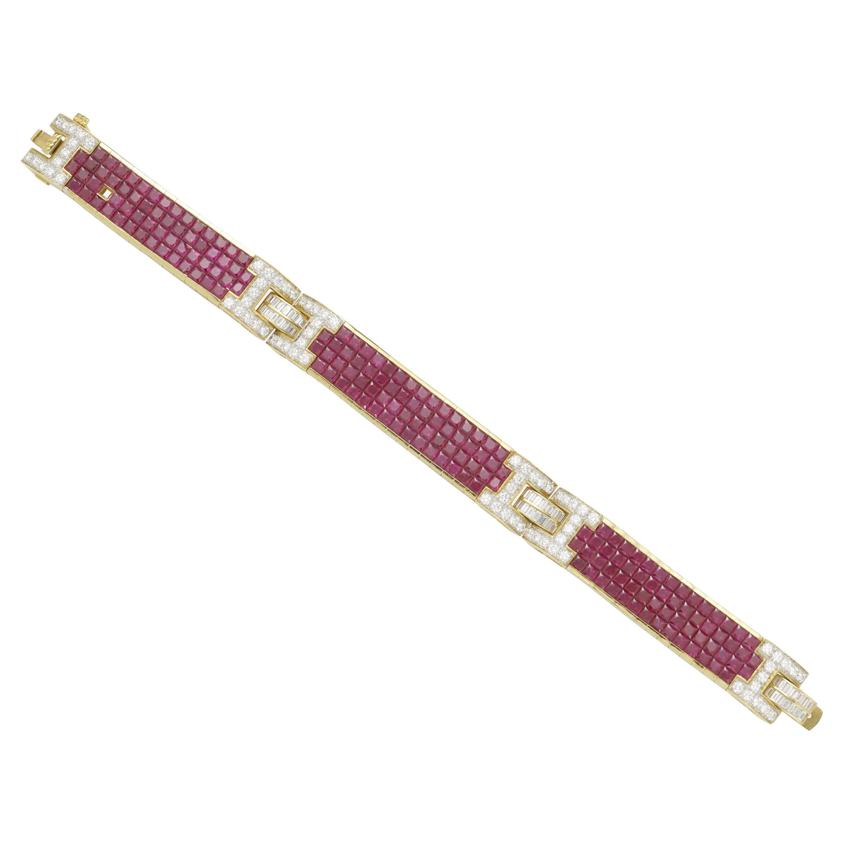 Armband aus 18 Karat Gelbgold mit unsichtbar gefasstem Rubin und Diamanten im Angebot