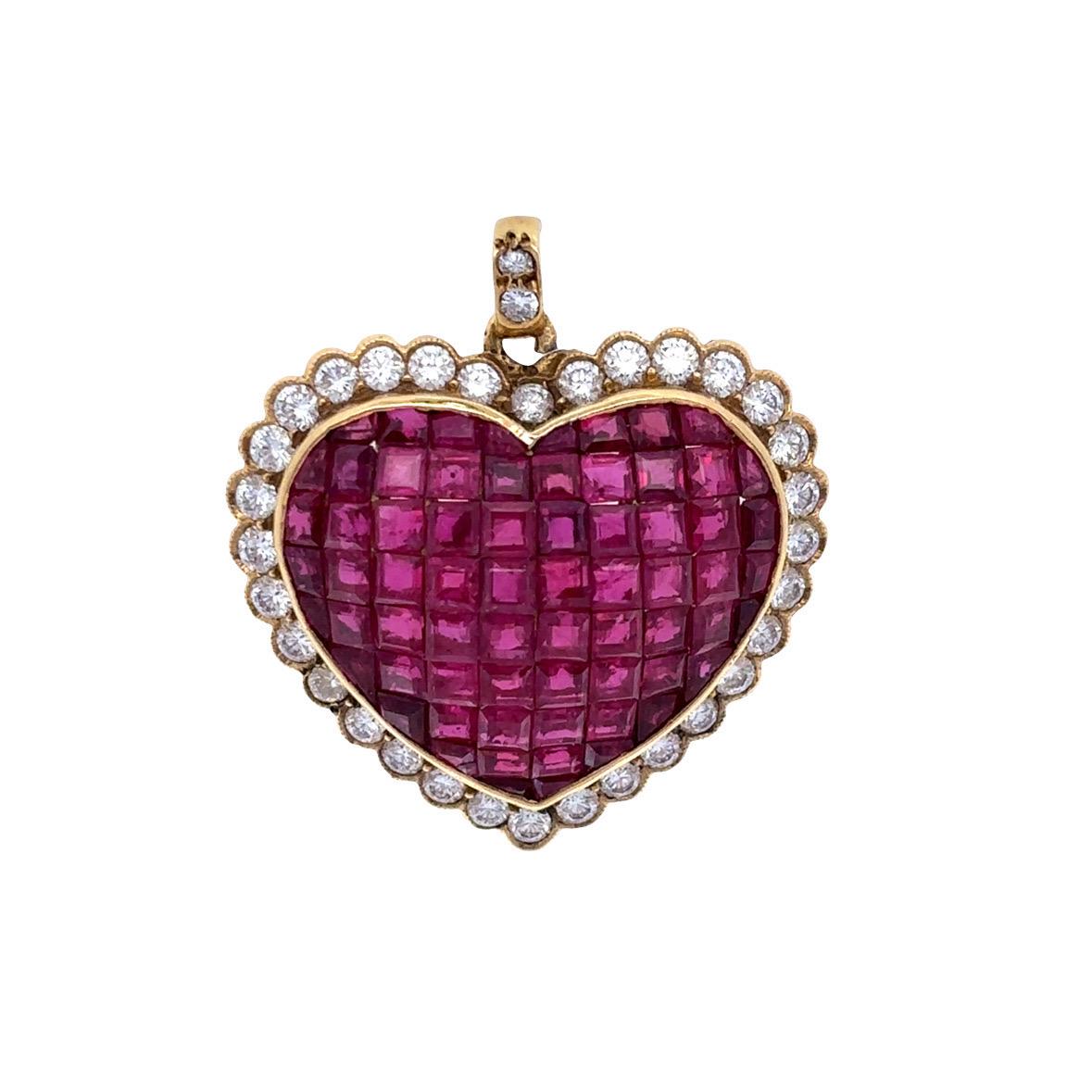 Ciondolo a forma di cuore con rubino e diamante incastonato invisibile in vendita
