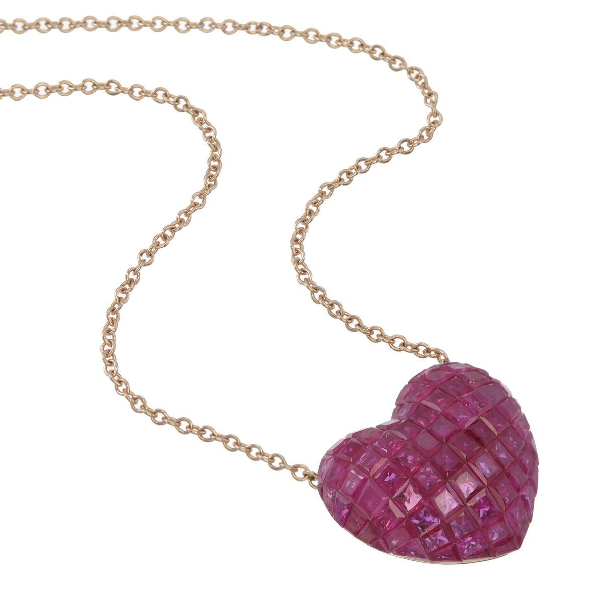 Collar de rubíes engarzados invisibles en oro rosa de 18 quilates