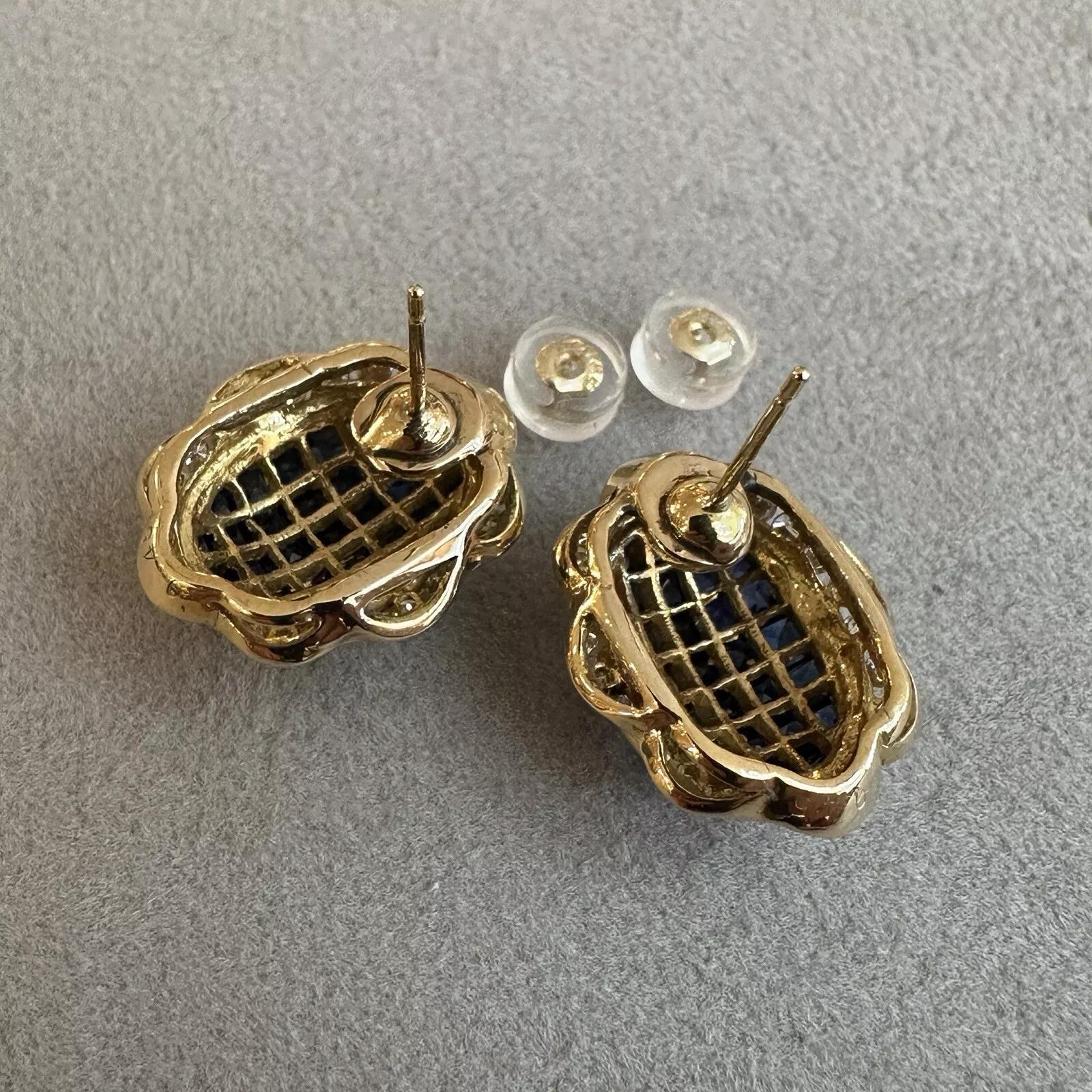 Taille carrée Boucles d'oreilles bouton en or jaune 18k avec saphir et diamant en serti invisible en vente