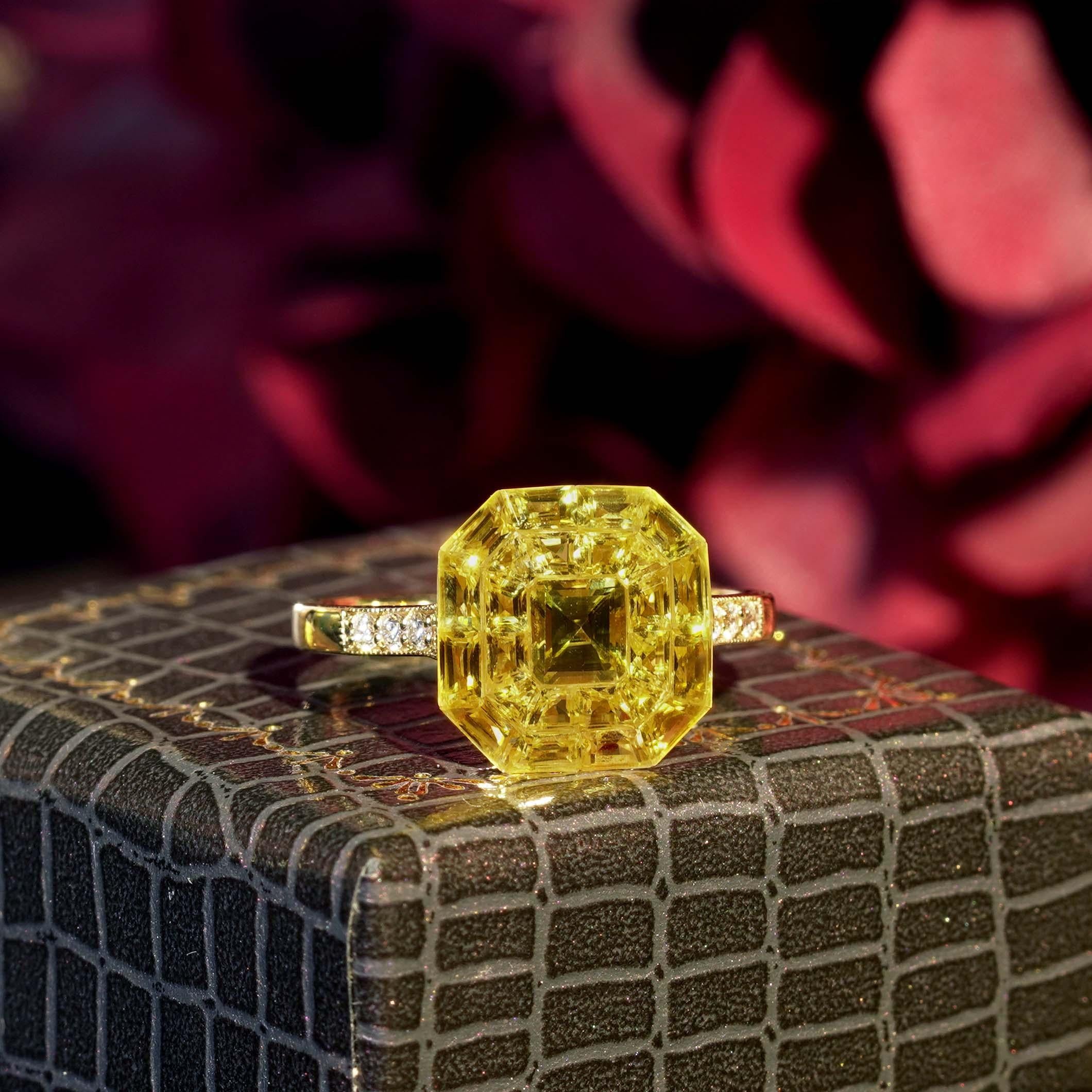 Bague en or jaune 14 carats sertie de saphirs jaunes et de diamants Art déco en vente 1