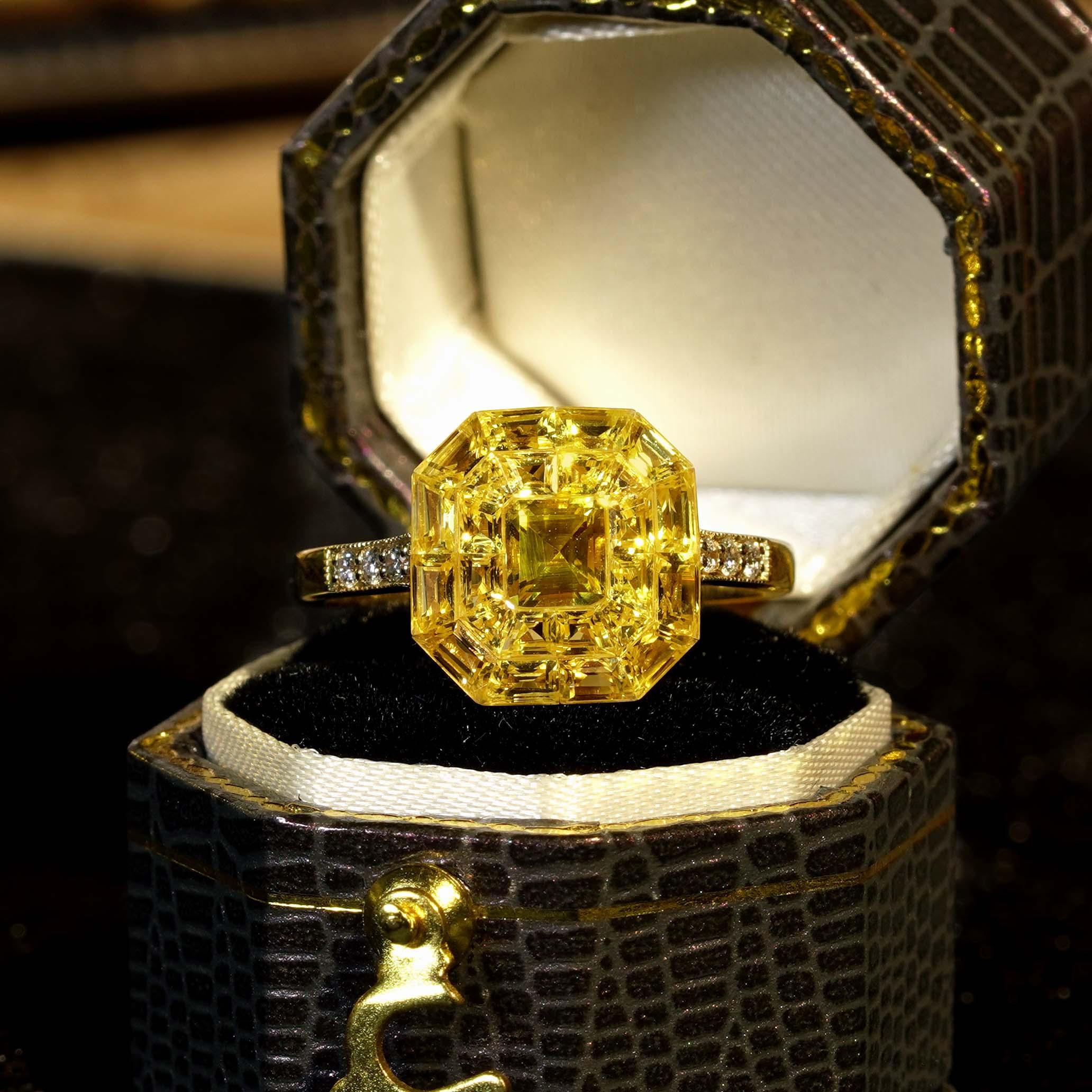 Bague en or jaune 14 carats sertie de saphirs jaunes et de diamants Art déco en vente 2