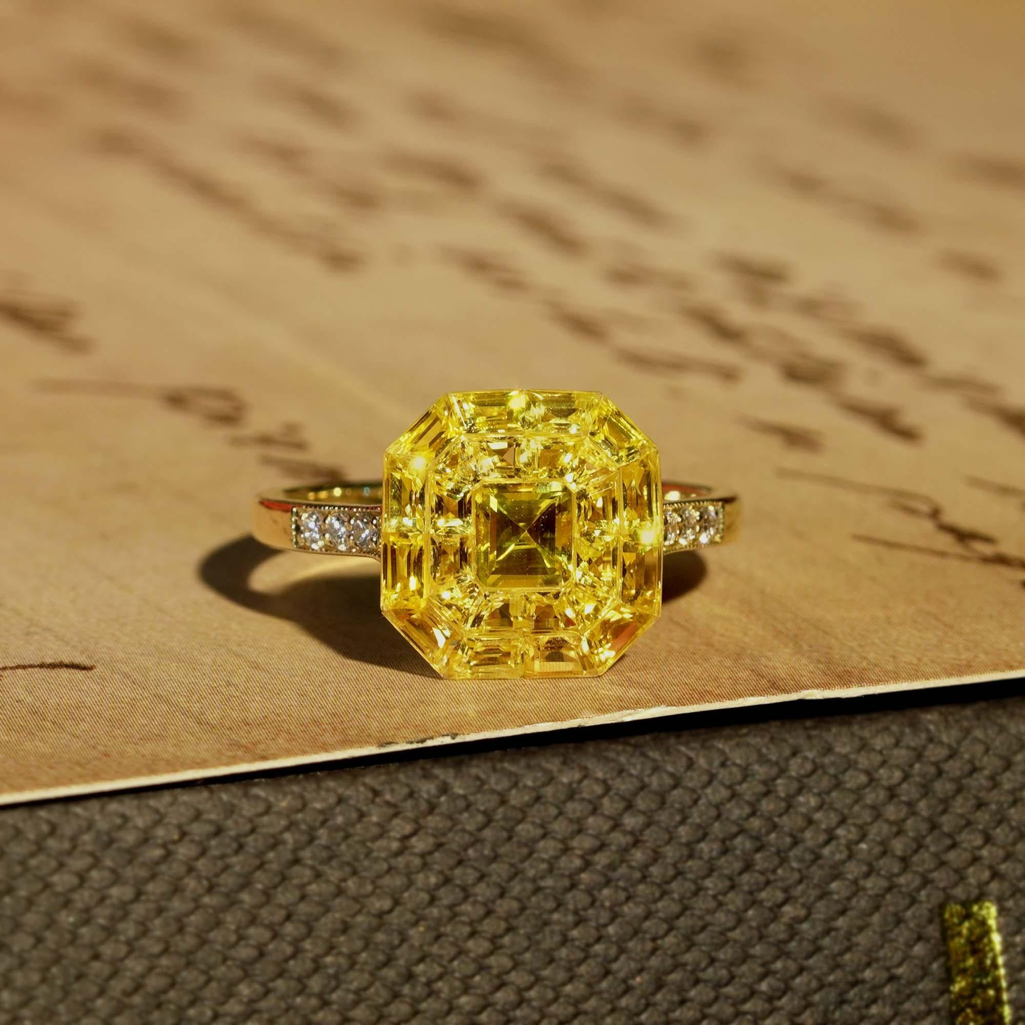 Bague en or jaune 14 carats sertie de saphirs jaunes et de diamants Art déco en vente 3