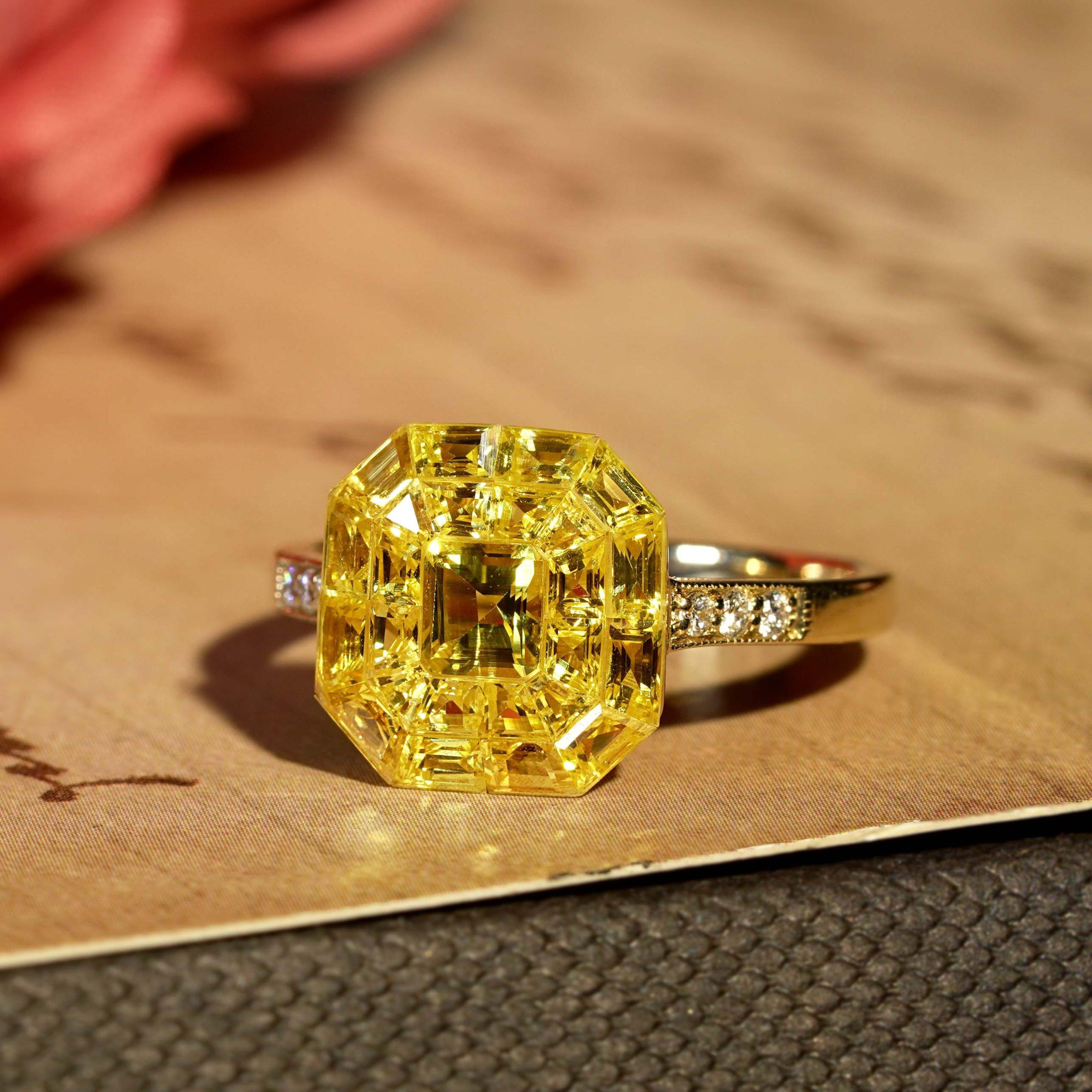 Bague en or jaune 14 carats sertie de saphirs jaunes et de diamants Art déco en vente 4