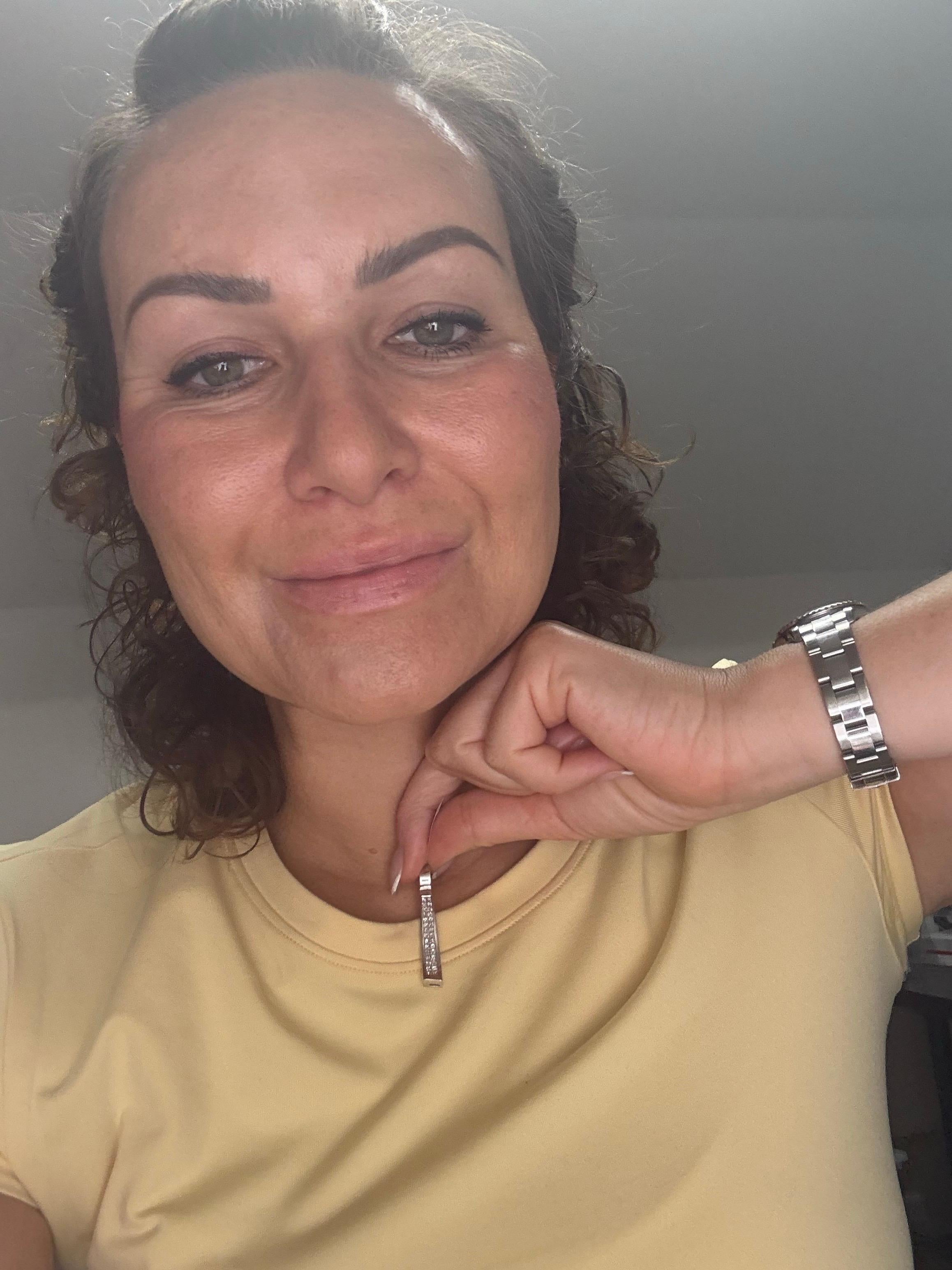 Taille princesse Pendentif à monture invisible en or blanc 14 carats avec 0,50 carat de diamants en vente