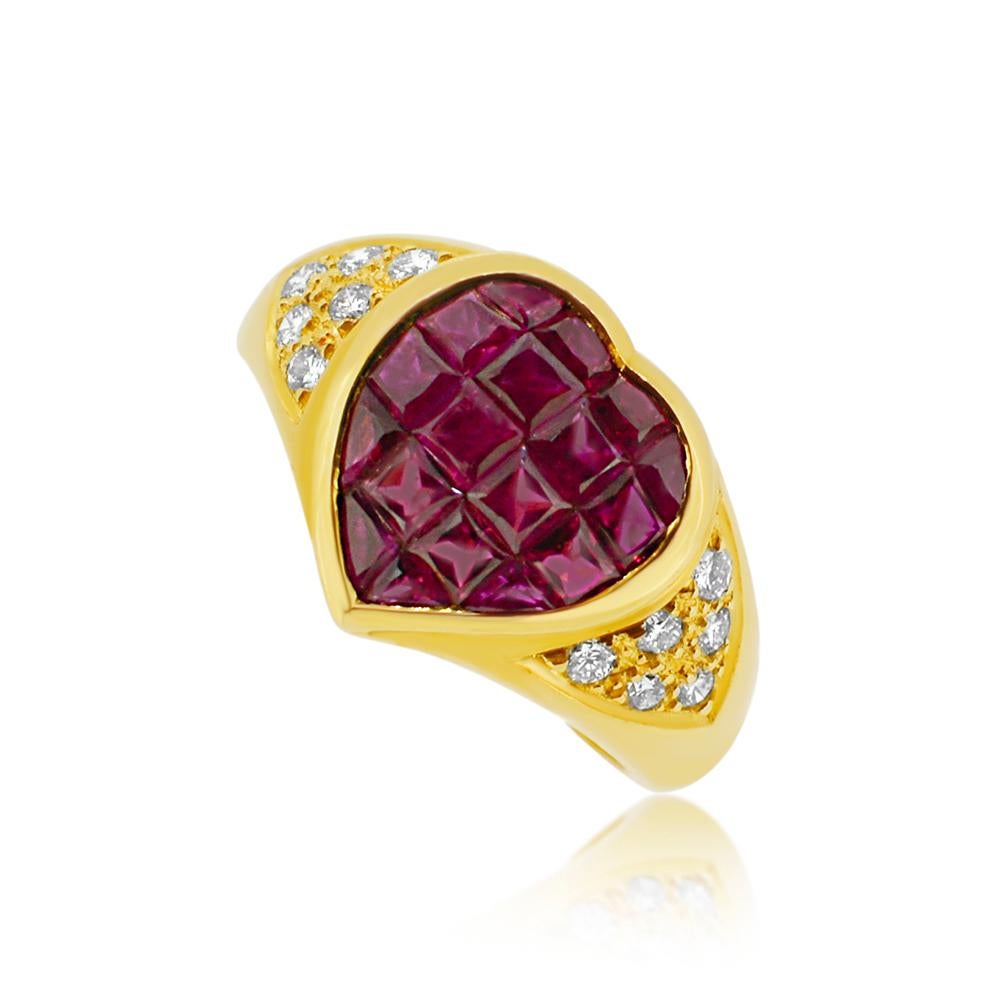 Bague unique en forme de cœur avec rubis et diamants à sertissage invisible
Total Rubis 1,75 carat AAA - très belle couleur rouge.
Total des diamants 0.25 carat F-G-VVS 
Or jaune 18k  8.0 grammes
Taille de doigt 6
Toutes les pierres sont naturelles