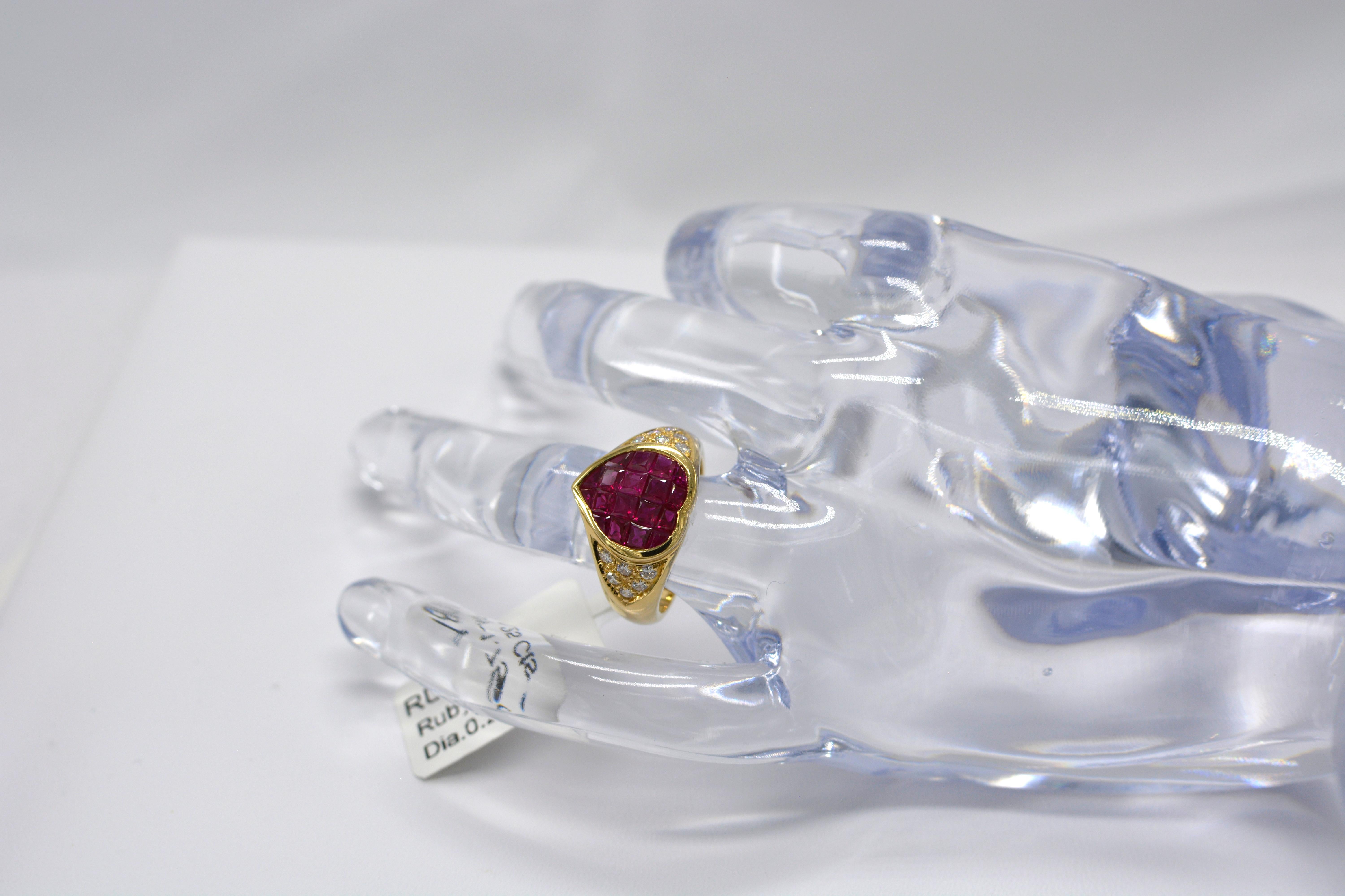 Bague cœur en or jaune 18 carats et diamants à monture invisible Pour femmes en vente