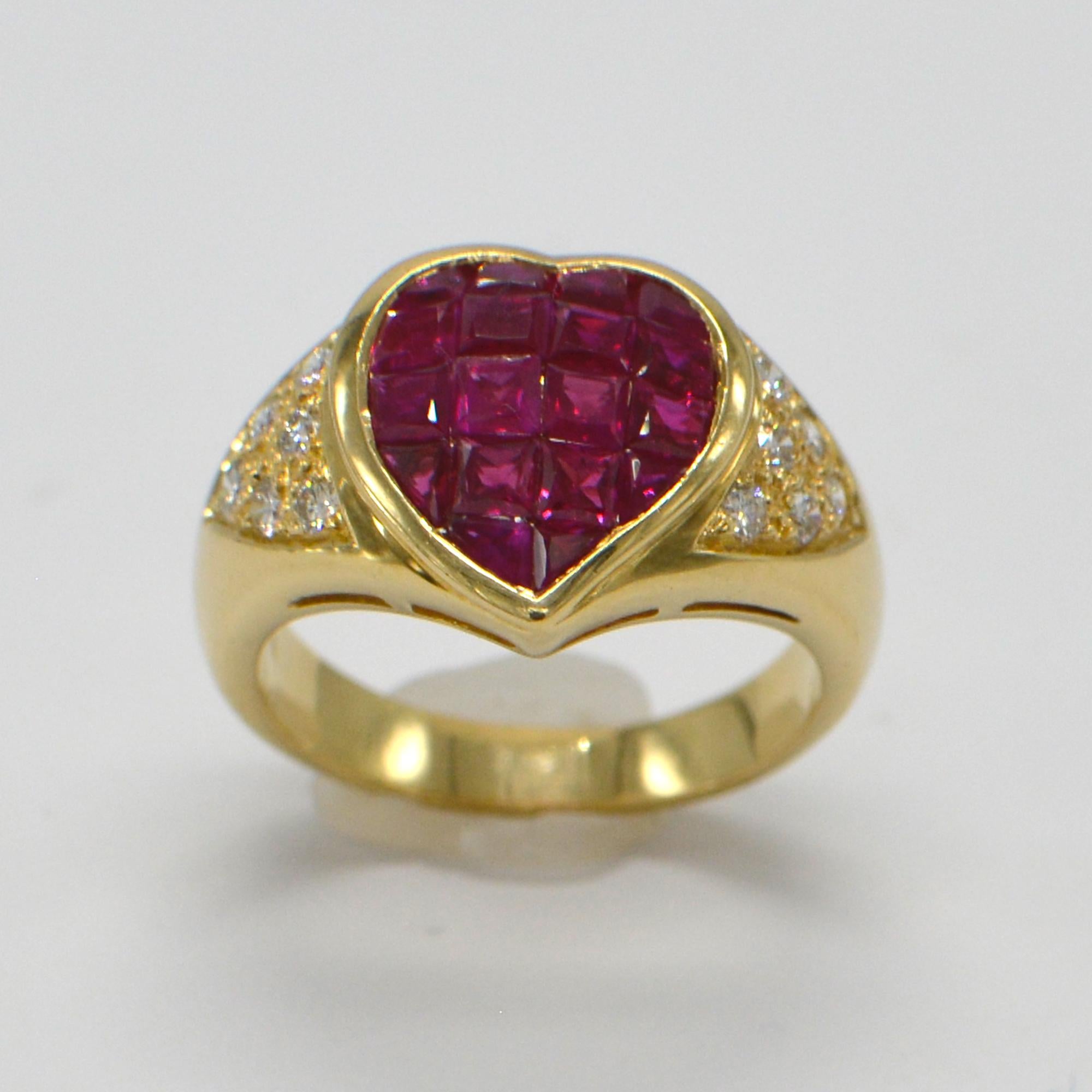 Bague cœur en or jaune 18 carats et diamants à monture invisible en vente 2