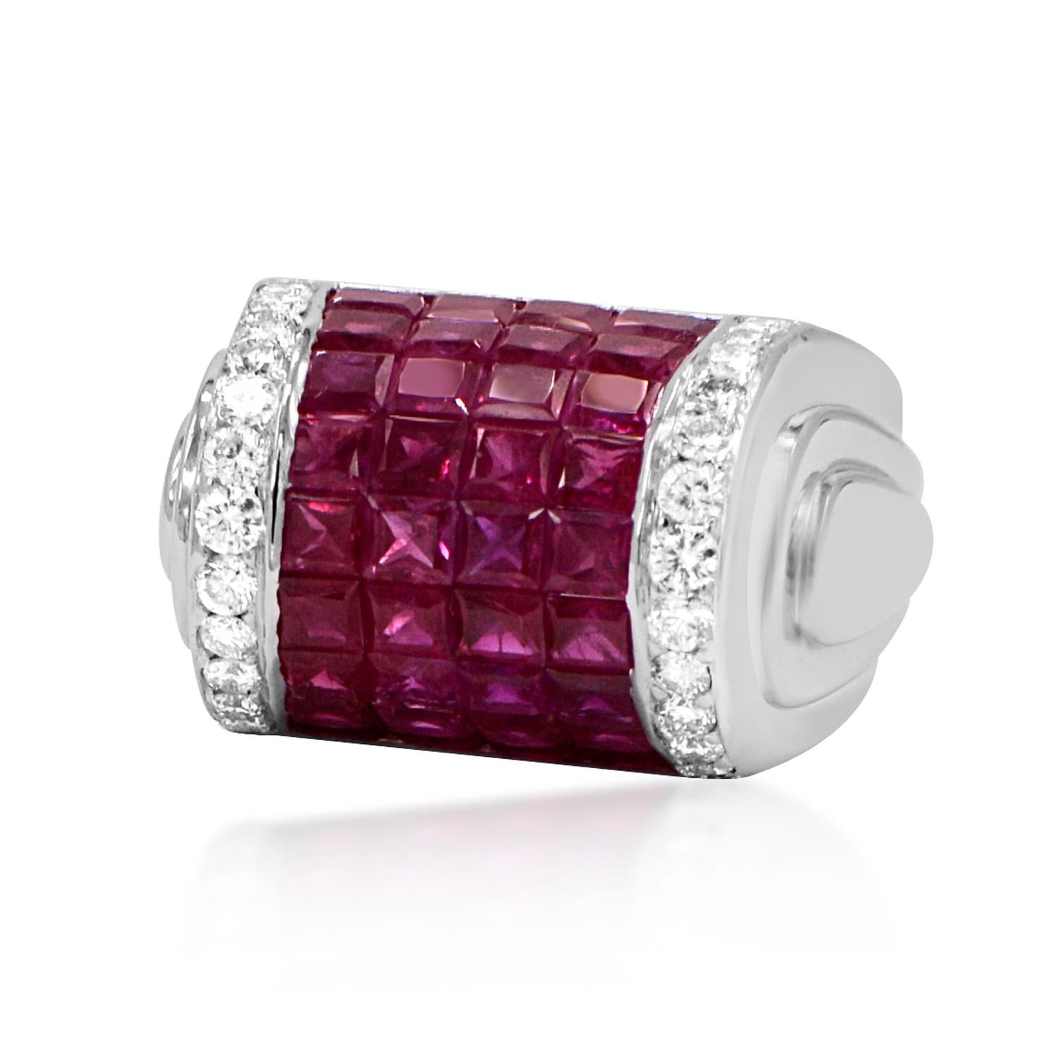 Bague dôme en or jaune 18 carats avec diamants et rubis, réglages invisibles en vente 4