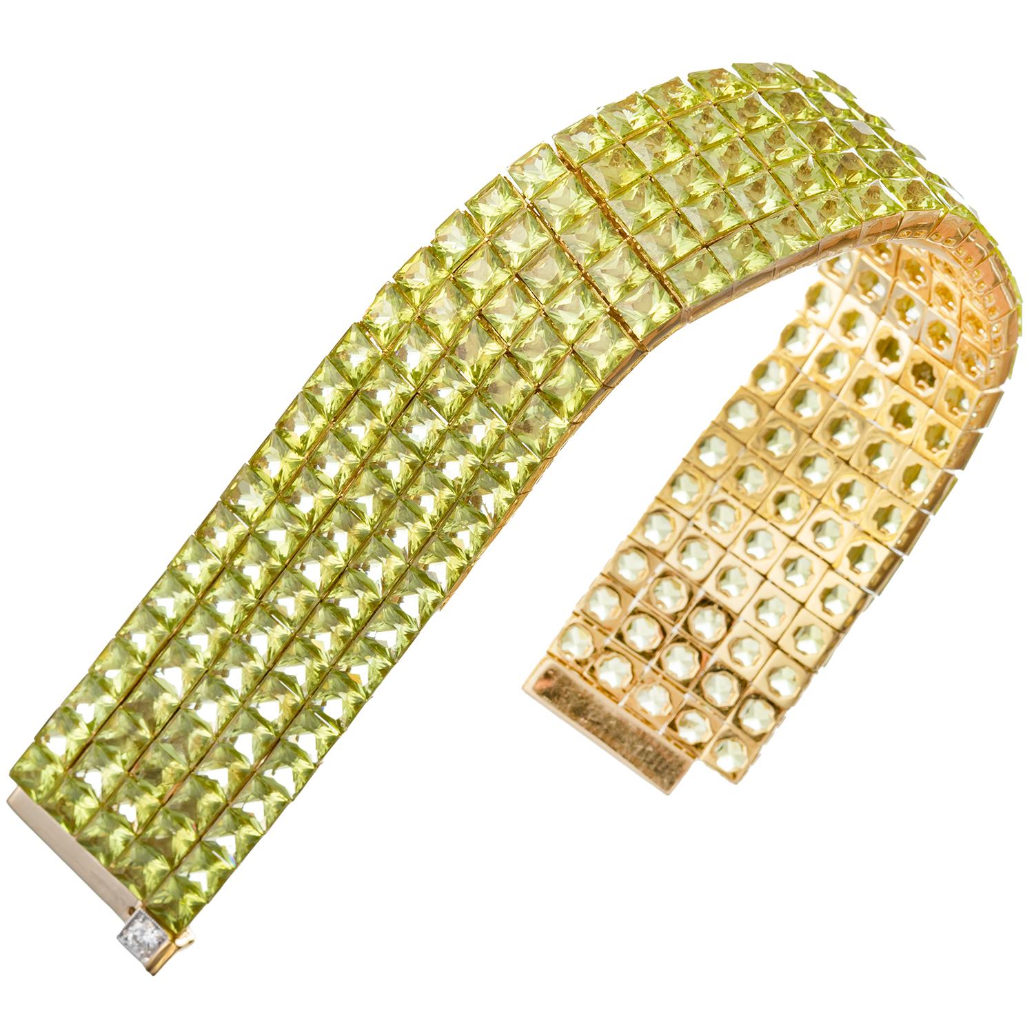 Invisibly-Set Peridot Diamond Gold Line Bracelet In Excellent Condition For Sale In Palm Beach, FL
