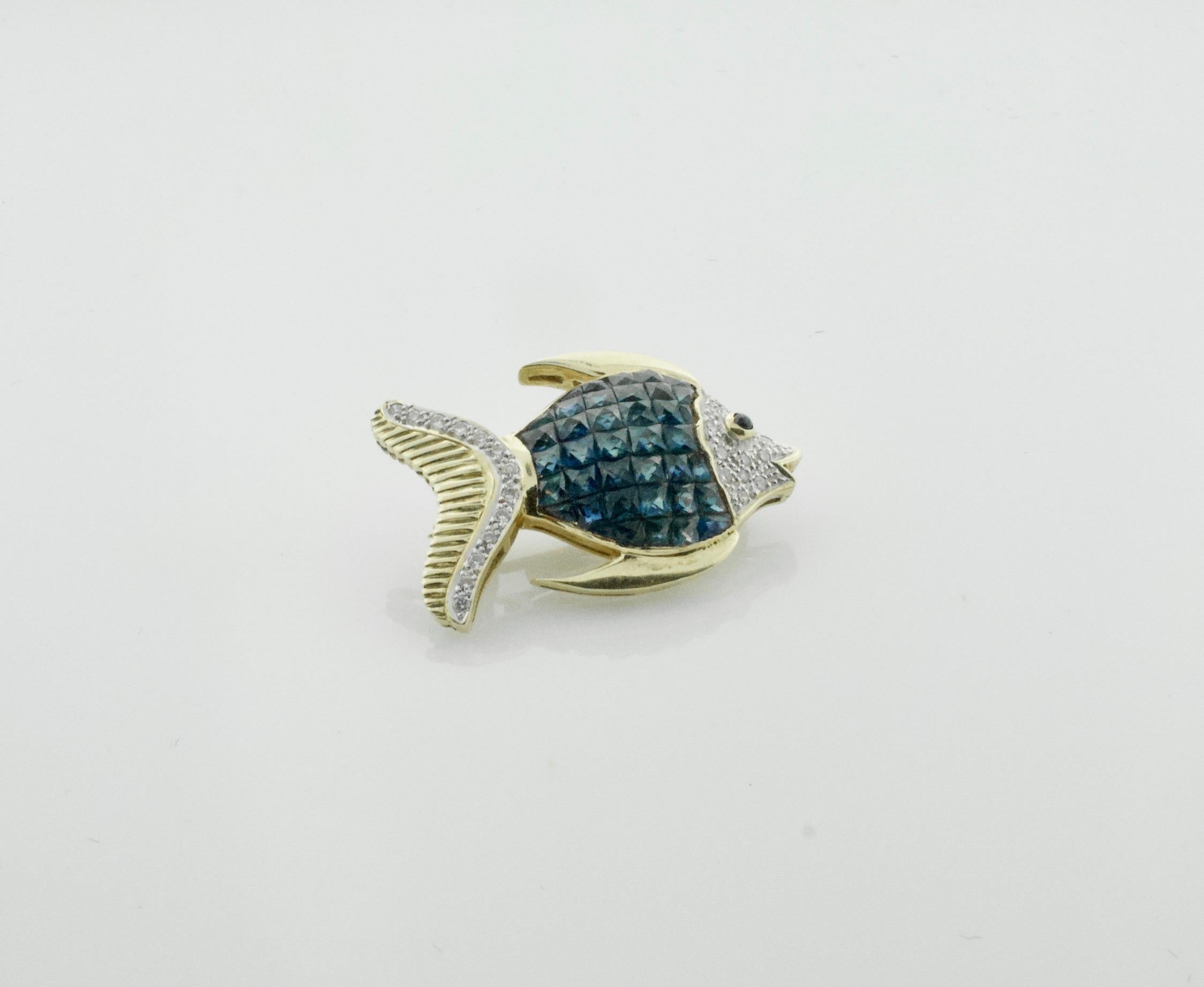 Invisibly Set Sapphire and Diamond Fish Brooch in 18 Karat Yellow Gold In New Condition For Sale In Wailea, HI