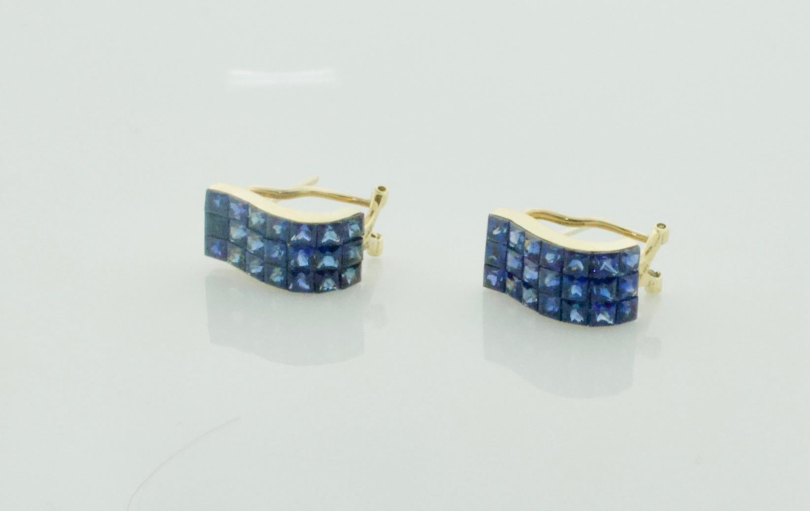 Invisibly Set Sapphire Earrings in 18k Yellow Gold In Excellent Condition For Sale In Wailea, HI
