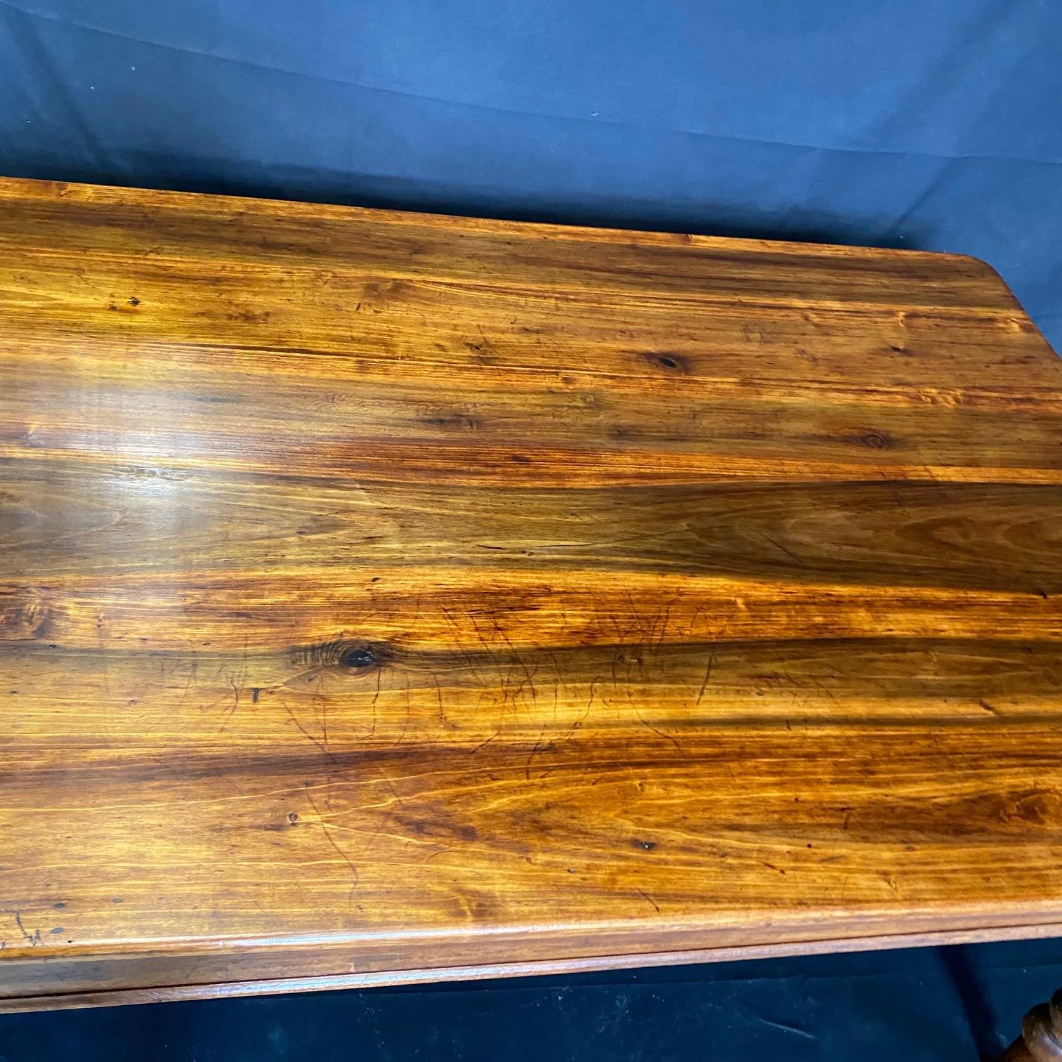 Inviting British Pine Farmhouse Dining Table In Good Condition For Sale In Hopewell, NJ