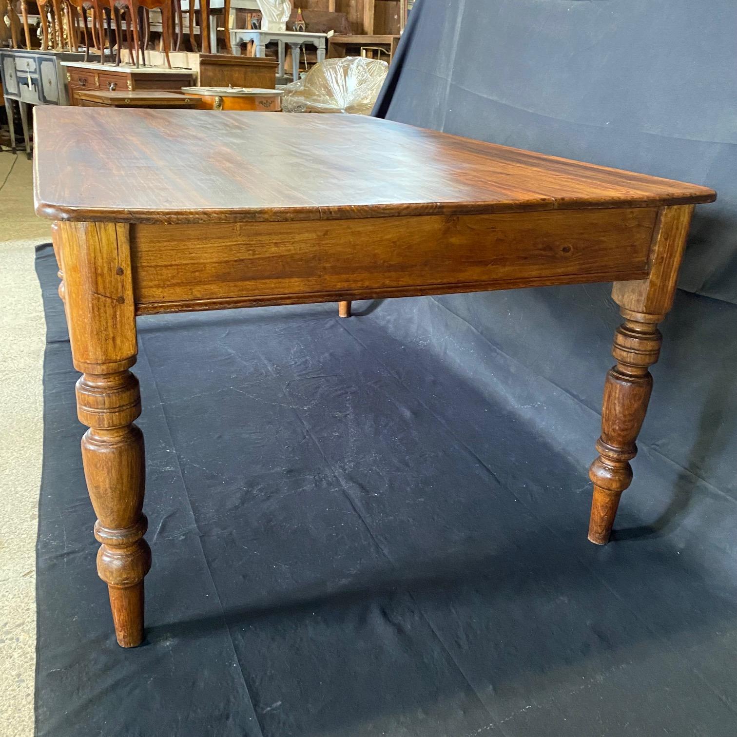 Mid-20th Century Inviting British Pine Farmhouse Dining Table For Sale
