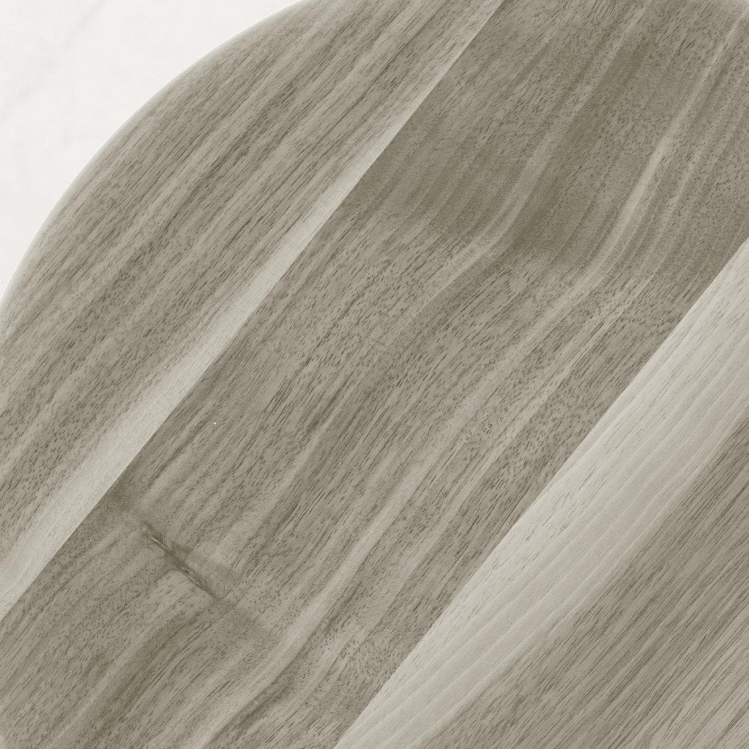 Taburete Invito de Madera Maciza, Nogal con Acabado Gris Natural Hecho a Mano, Contemporáneo Italiano en venta