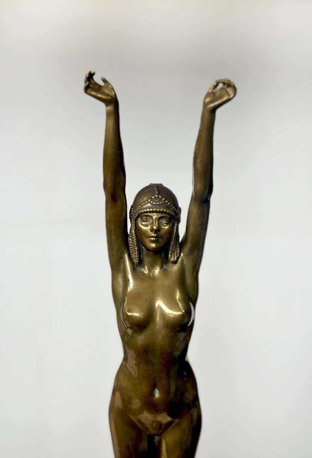 Art-Déco-Skulptur „Invocation“ aus Bronze und Marmor von D.H. Chiparus, ca. 1920er-Jahre (Französisch) im Angebot