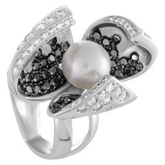 Io Si 18 Karat White Gold White/Black Diamonds and Pearl Flower Ring