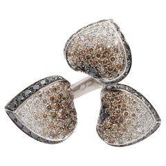 IO Si by Stefan Hafner Anello Cocktail con tre cuori di diamanti in oro bianco 18K