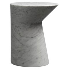 Beistelltisch „iO“ aus Carrara-Marmor, mittelgroß, von Adolfo Abejon für FORMAR
