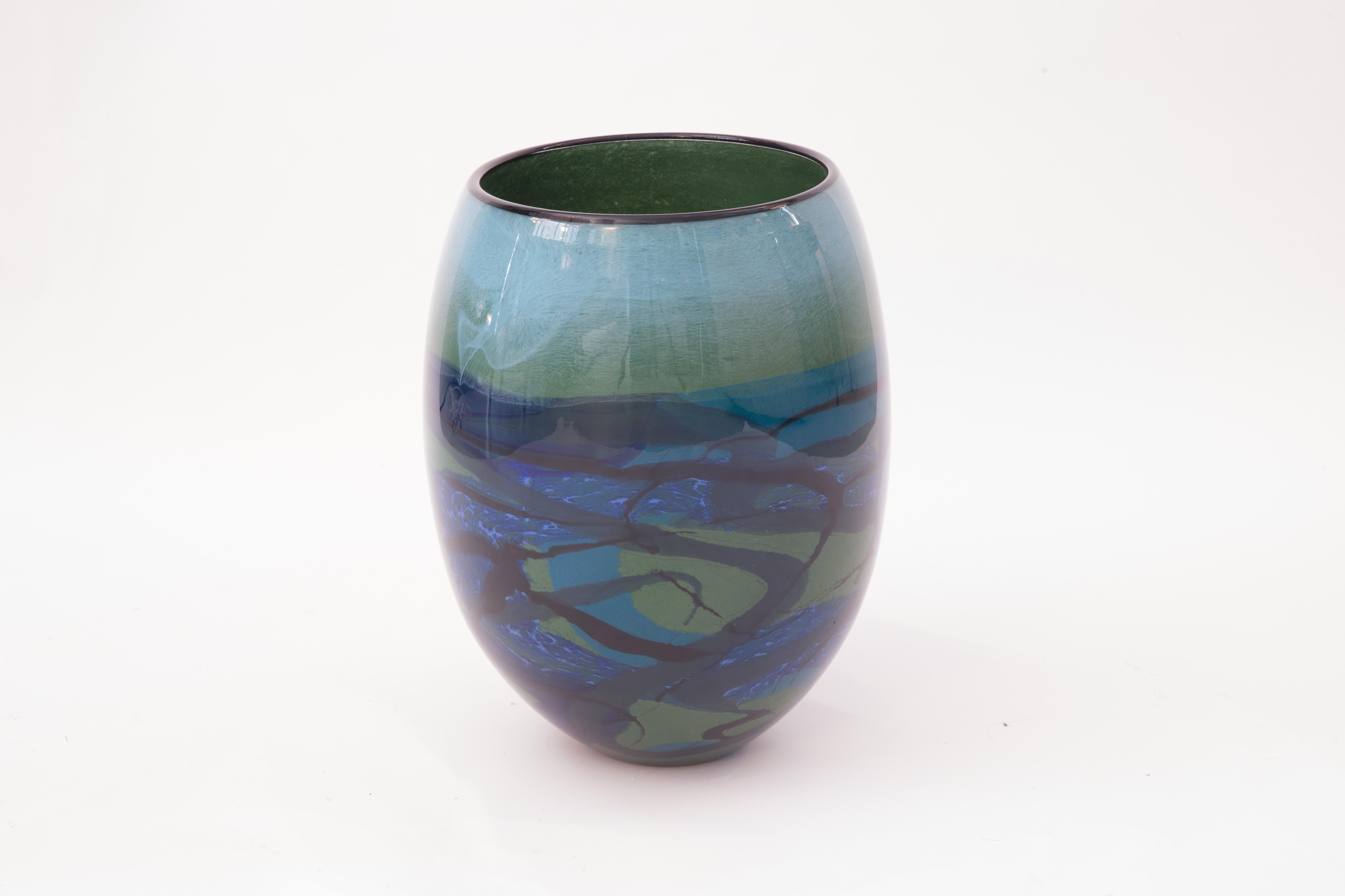Ioan Nemtoi Tall  Blown Contemporary Art Glass Signed Vase In Good Condition In Hudson, NY