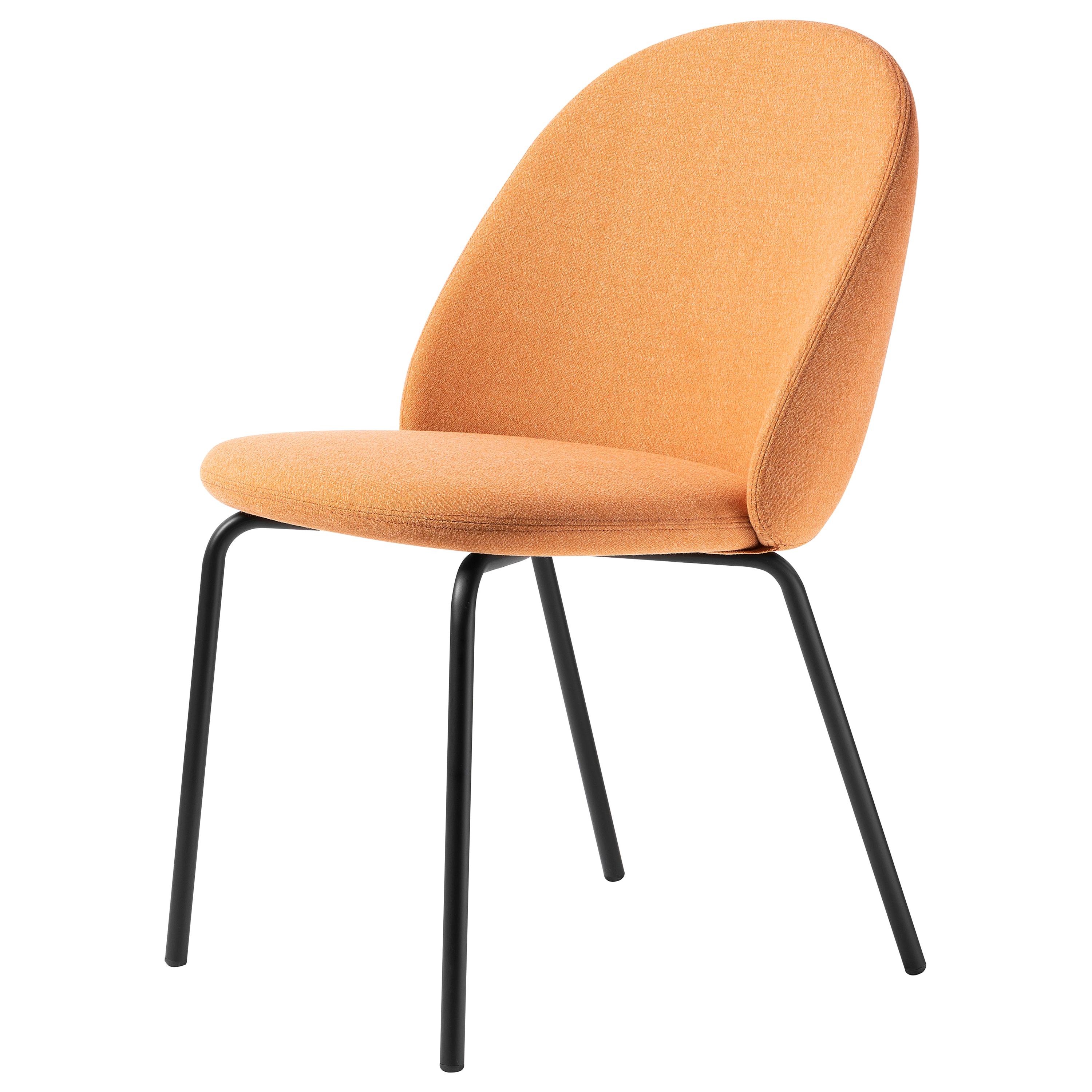 Im Angebot: Iola Gepolsterter Stuhl mit schwarzem Metallgestell:: von E-ggs, Orange (Kvadrat Melange Nap_321)