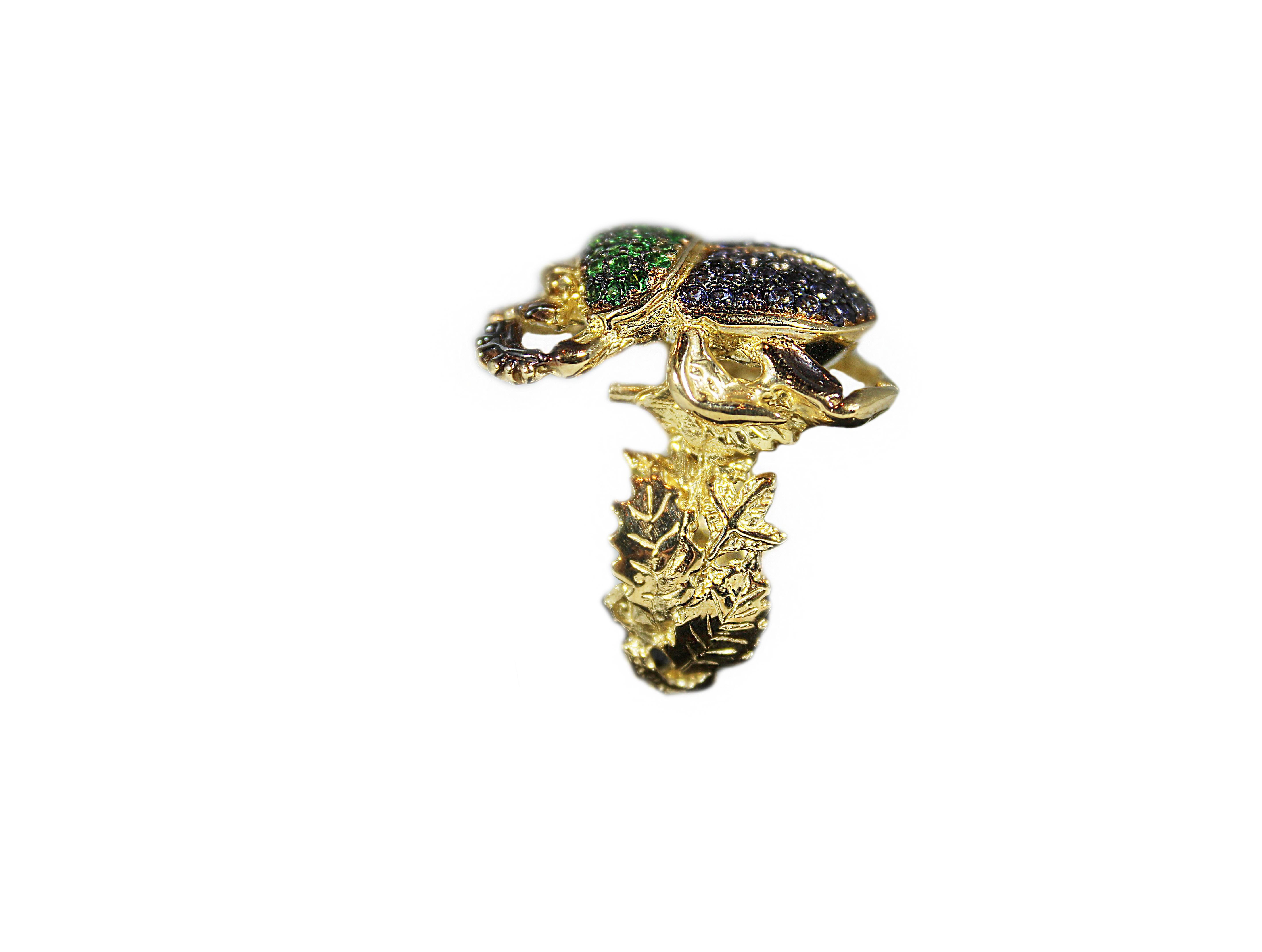 Scarab pavè gold ring, animalier style. 

Composition:

Gold 13,90 gr (9K)
 47 iolite 1,88 ct
 34 zavorite 1,19 ct
Size is adjustable from 5 US to 6 US ( italian size from 9 to 12)
Other sizes on demand, working time approx 15 days.
