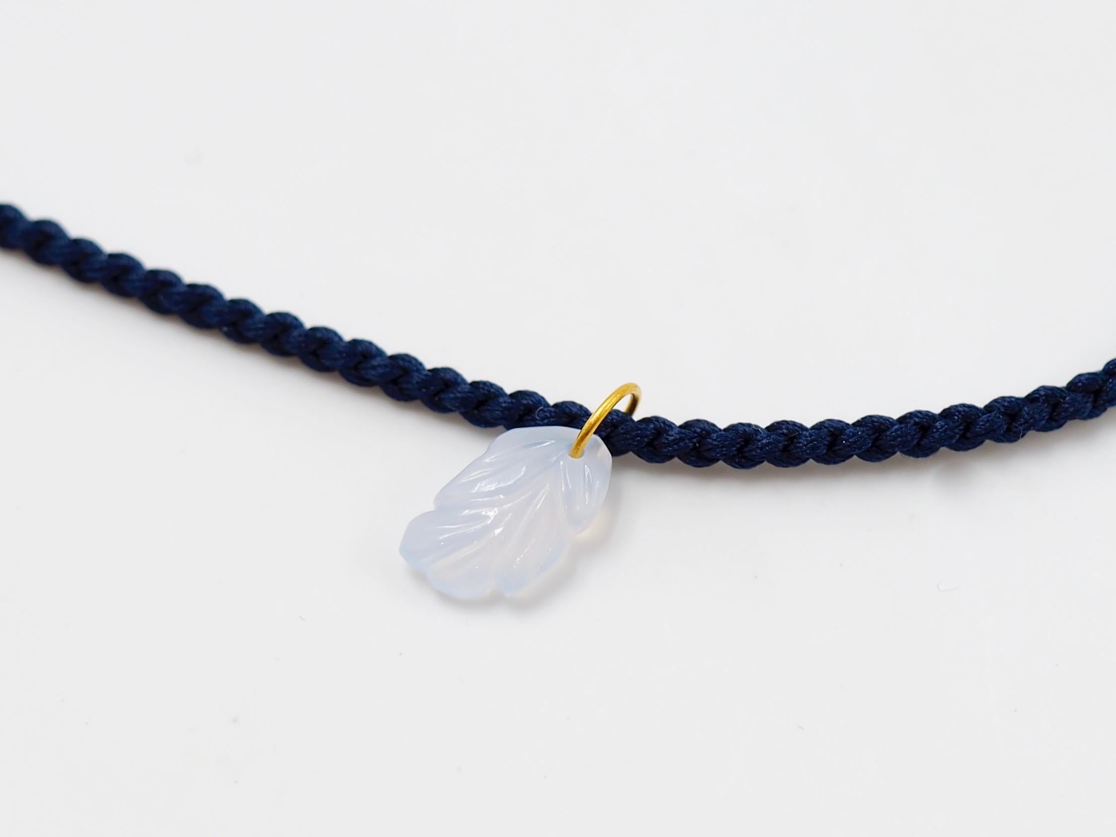 Iolith Blauer Chalcedon Gold Tropfen 22 Karat Gold Anhänger Halskette (Zeitgenössisch) im Angebot