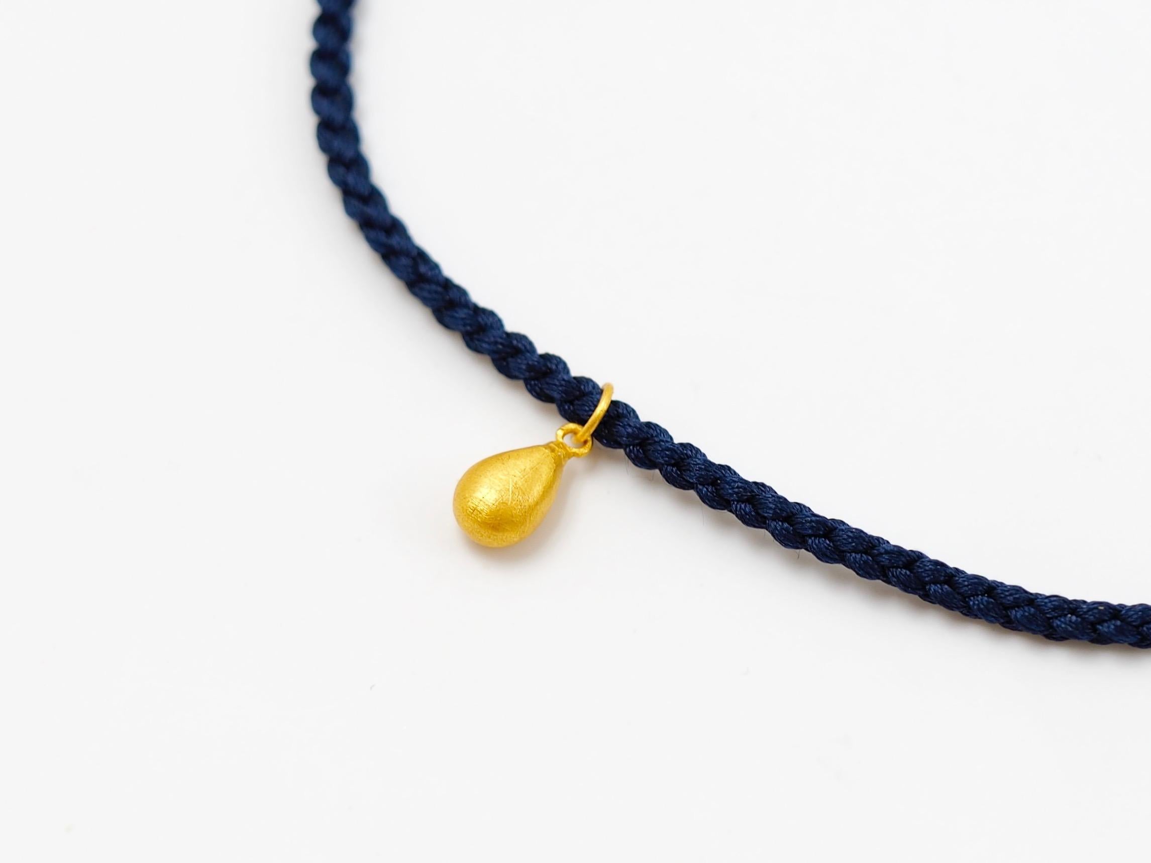 Contemporary Iolite Blue Chalcedony Gold Drop 22 Karat Gold Pendant Necklace For Sale