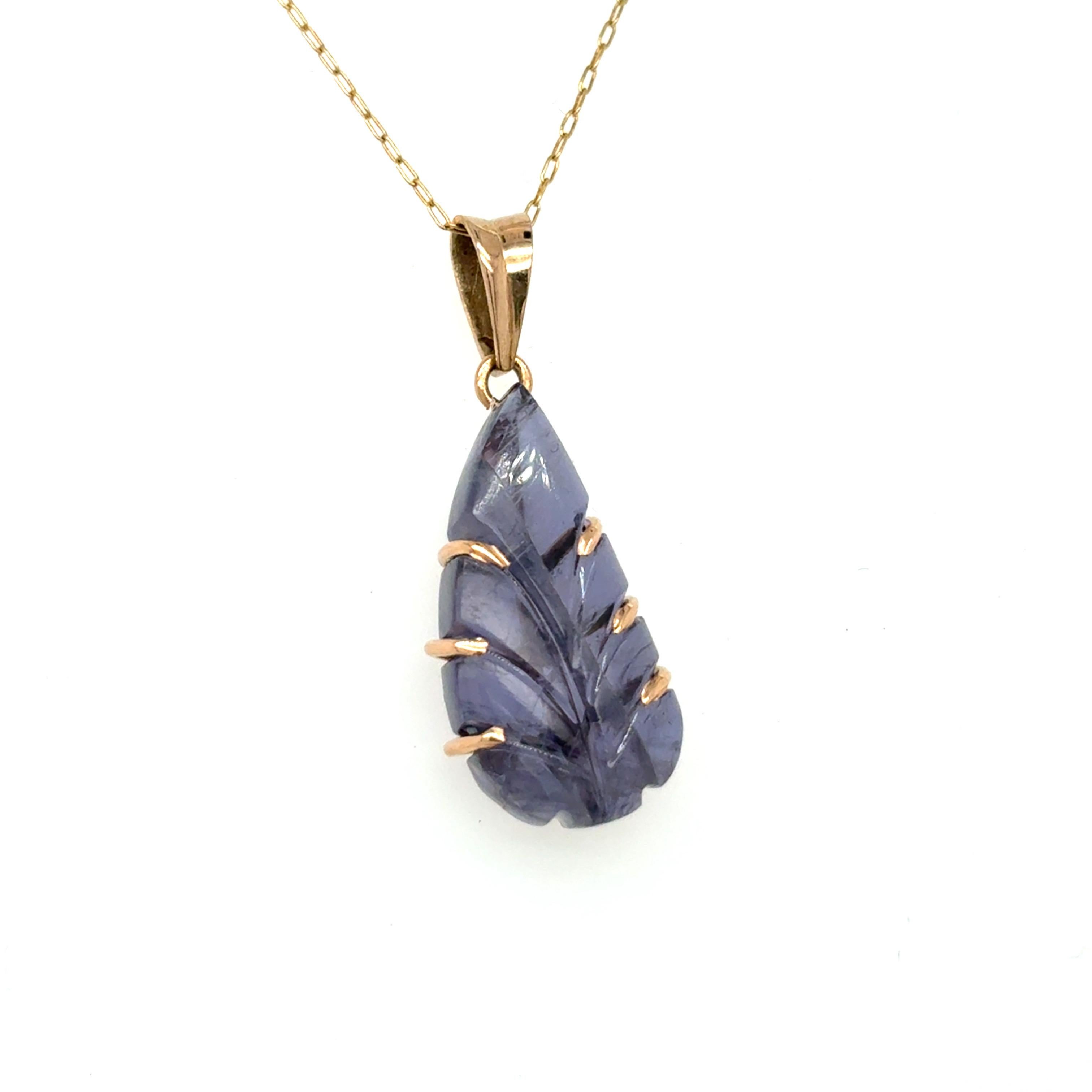Iolith-Gelbgold-Blatt-Anhänger-Halskette (Gemischter Schliff)