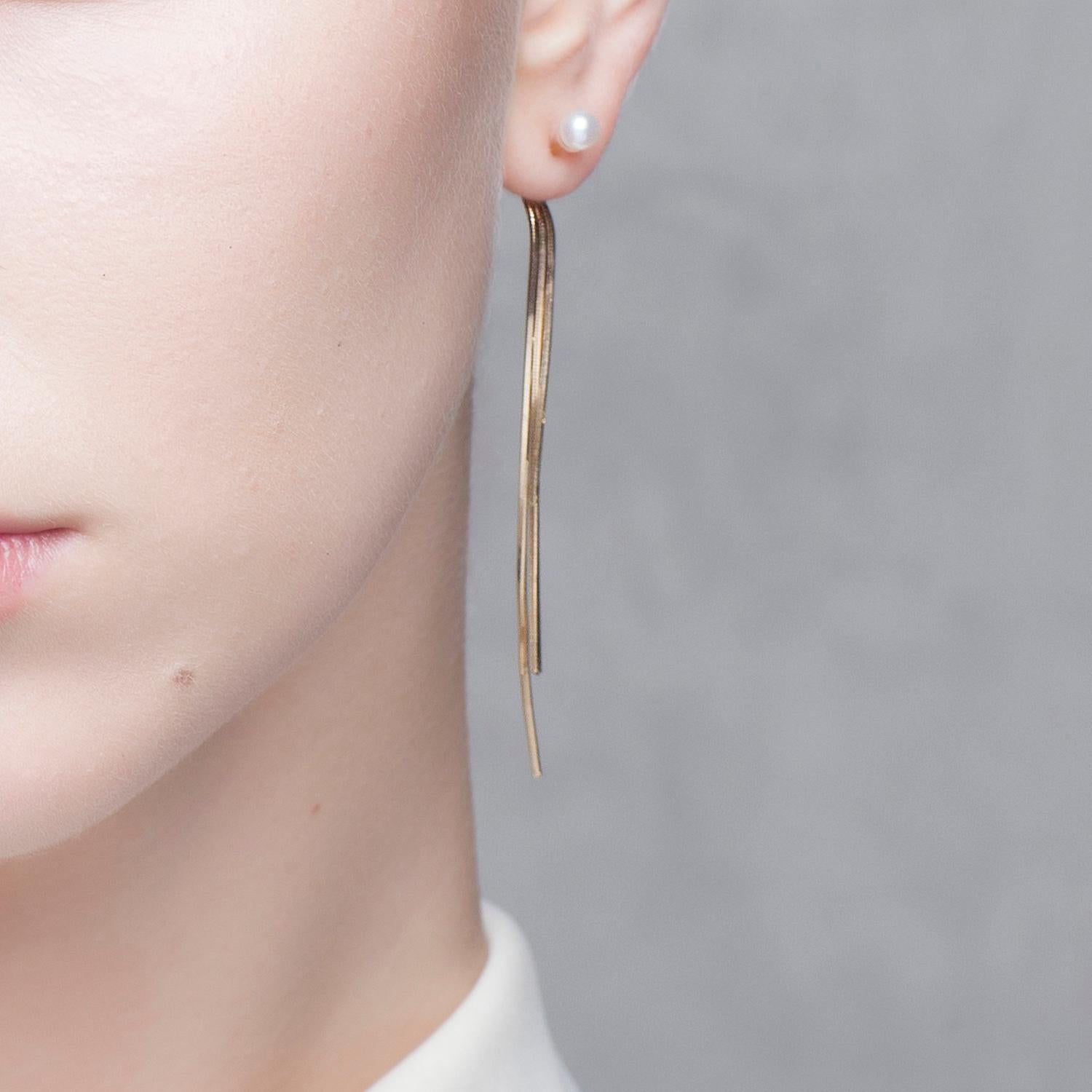 Contemporary Earring with Strands  in 9 Carat Gold & Freshwater Pearl from IOSSELLIANI For Sale