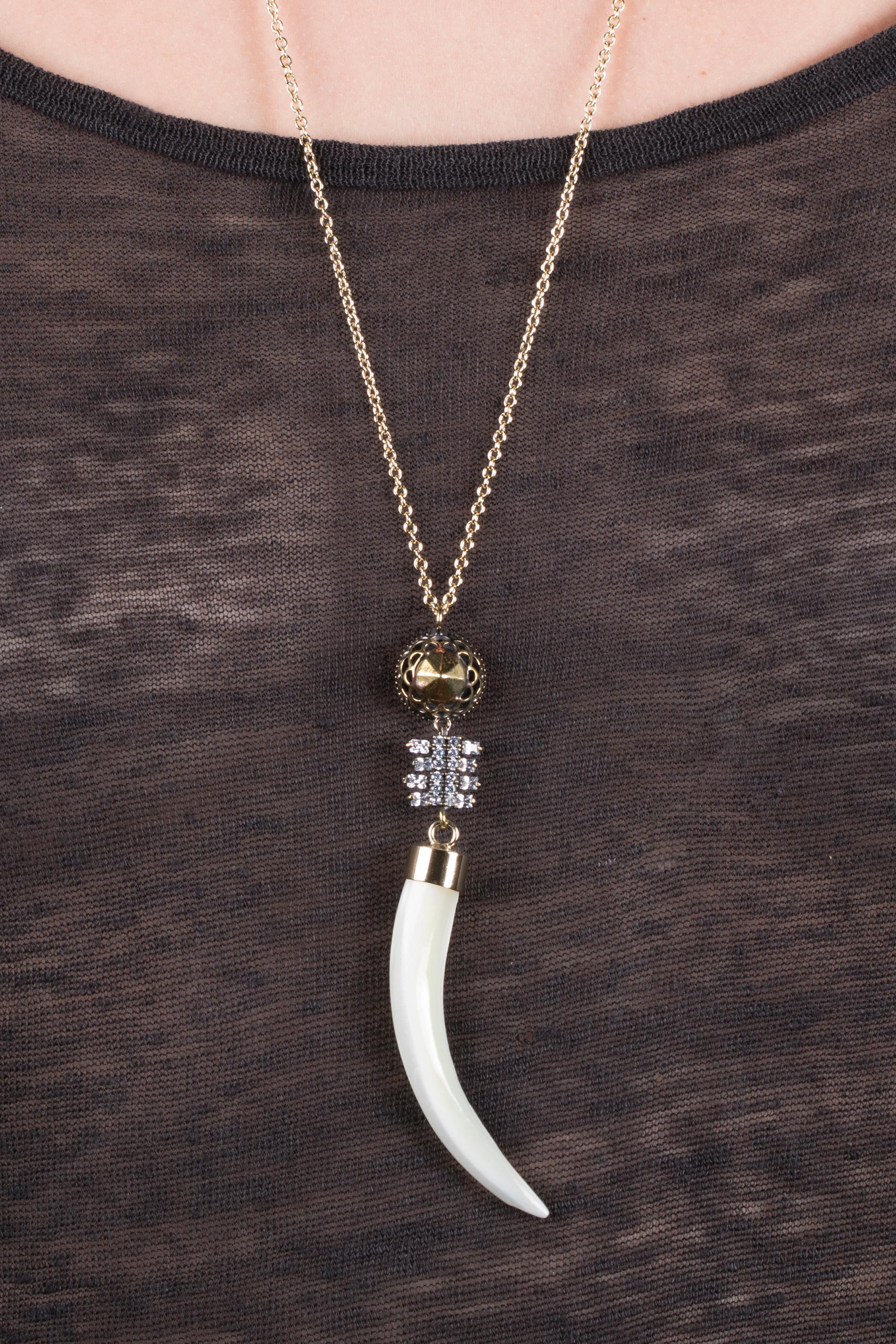 Iosselliani Horn Shaped Nacre Pendant Necklace In New Condition For Sale In Rome, IT