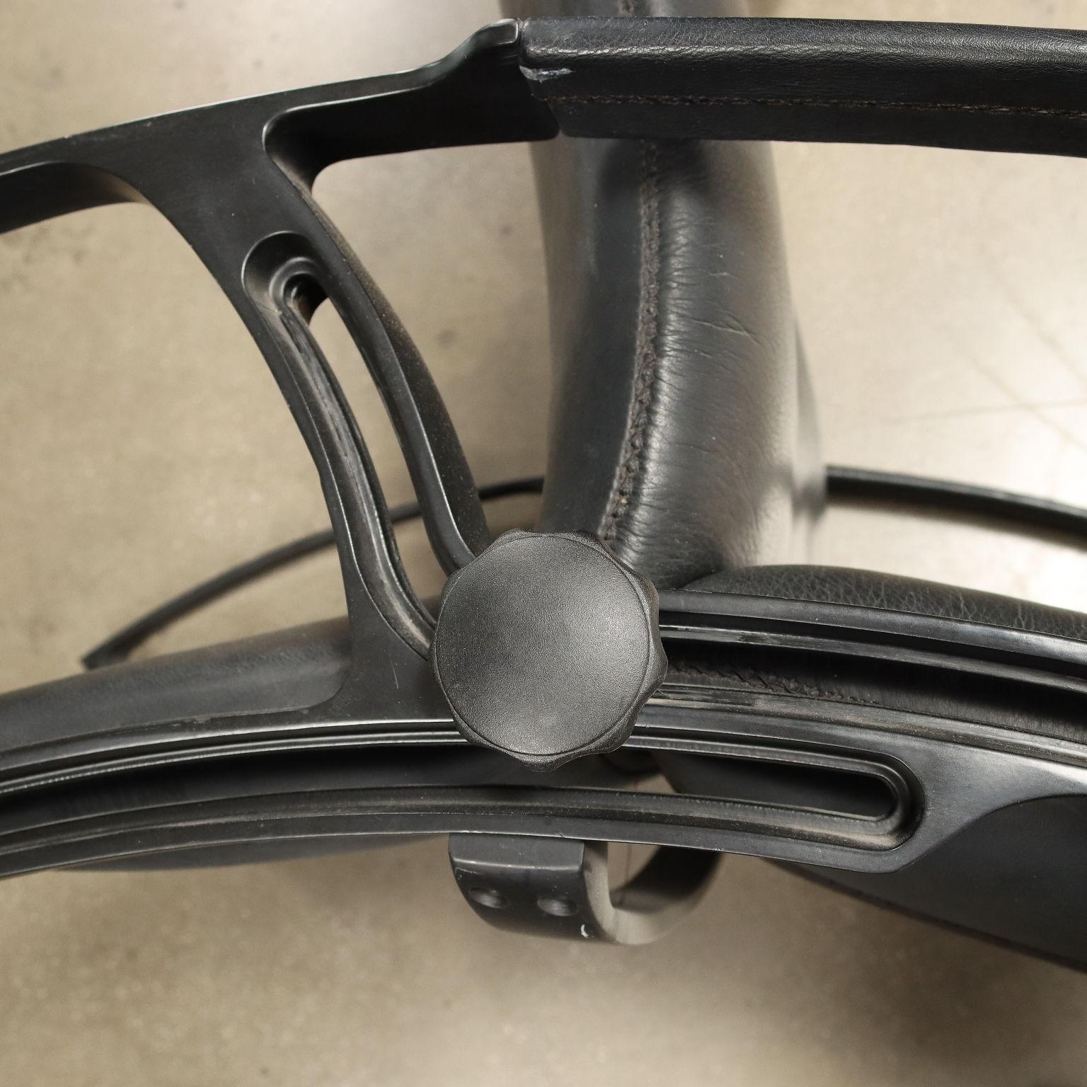 'IP 84 S'  leather Armchair by Ferdinand A. Porsche for Poltrona Frau 1980s 1