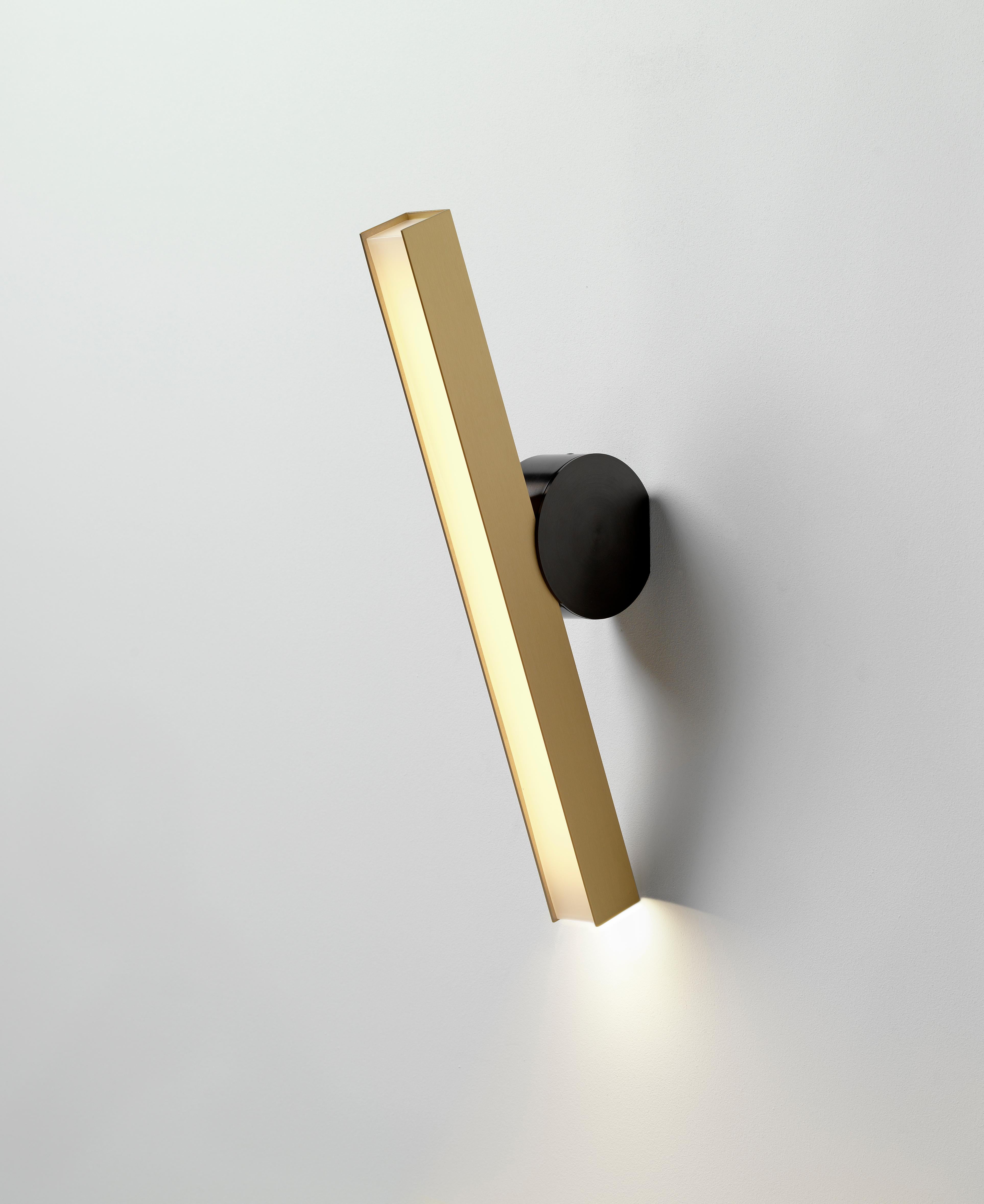 IP Calee V3 satin graphite and brass wall light by POOL
Dimensions: D 20 x W 4.4 x H 45 cm
Materials: solid brass, satin graphite, satin brass
Others finishes and dimensions available.

All our lamps can be wired according to each country. If