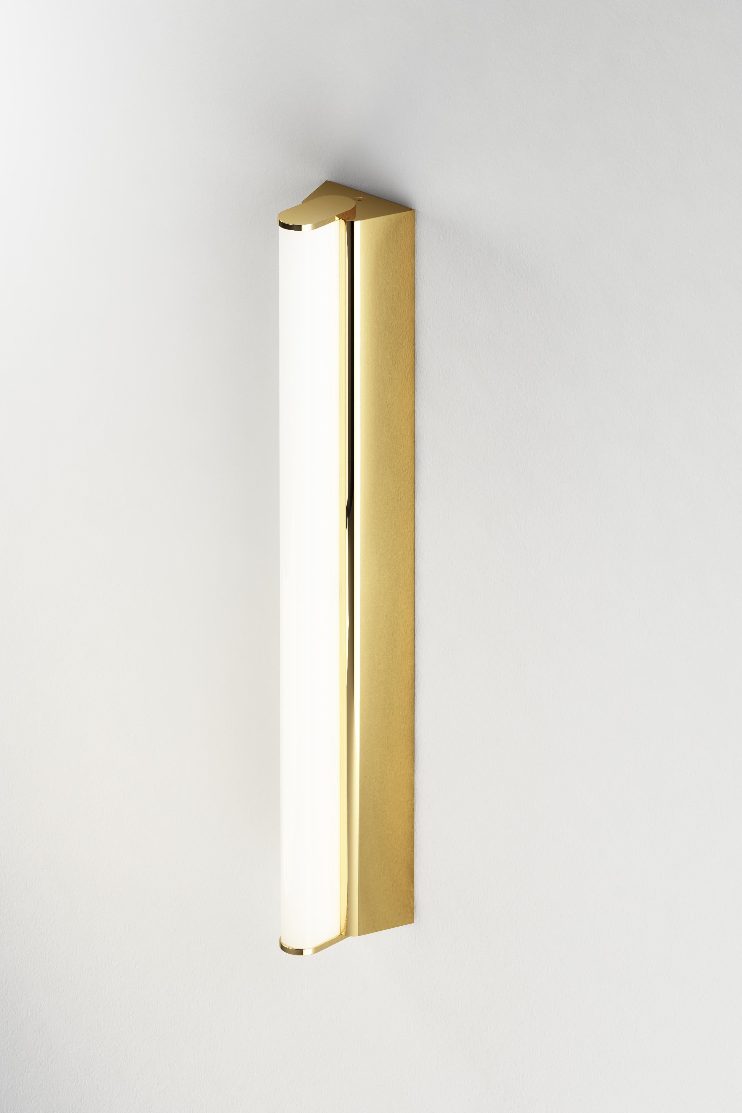 IP Metrop 325 Polished brass wall light by Emilie Cathelineau
Dimensions: D32.5 x W5 X H4.5 cm
Materials: Solid brass, Polished Brass, LED, Polycarbonate.
Others finishes and dimensions are available.

All our lamps can be wired according to