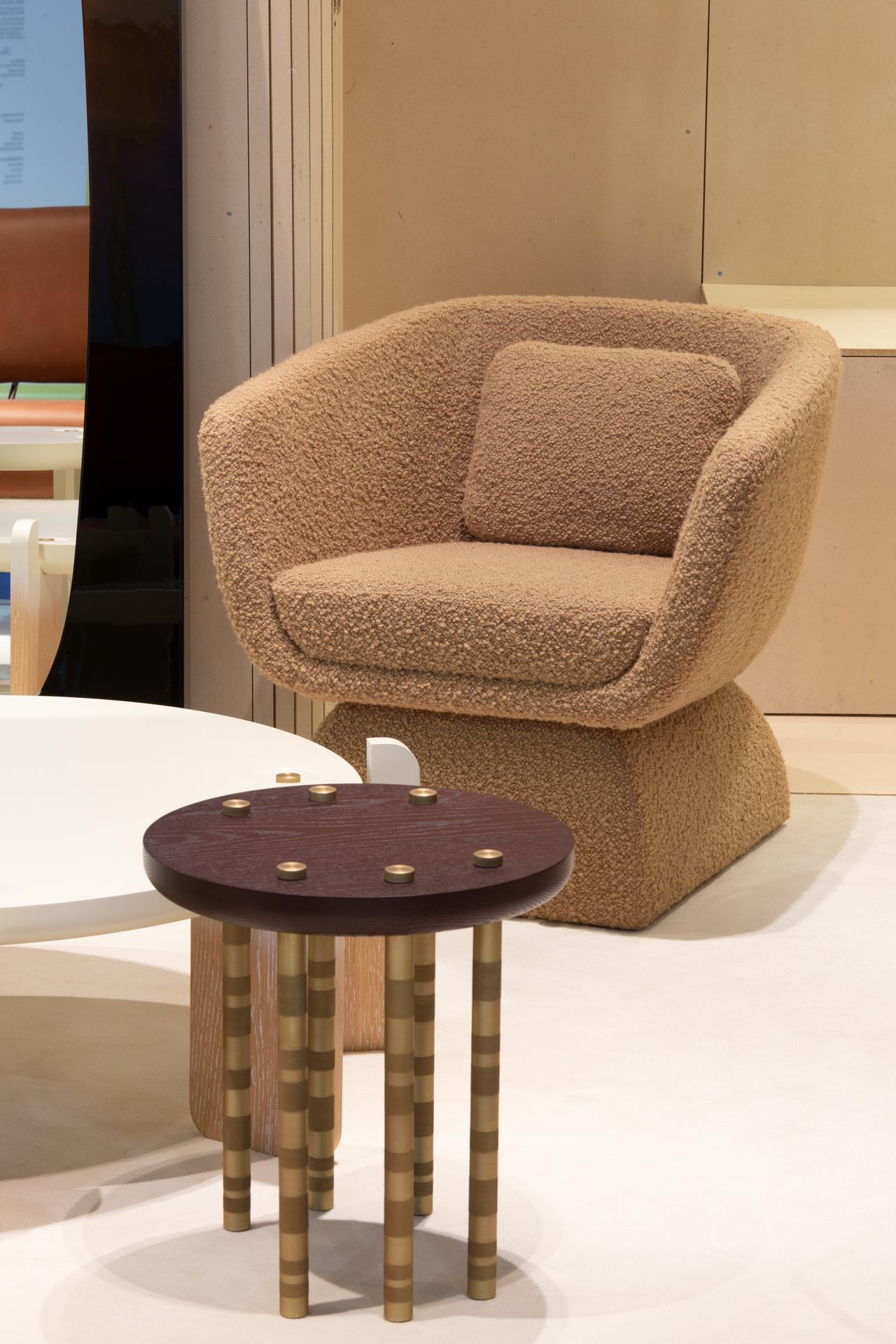 XXIe siècle et contemporain Table d'appoint Ipanema, plateau en bois et pieds en laiton brossé, fabriquée à la main par Duistt en vente