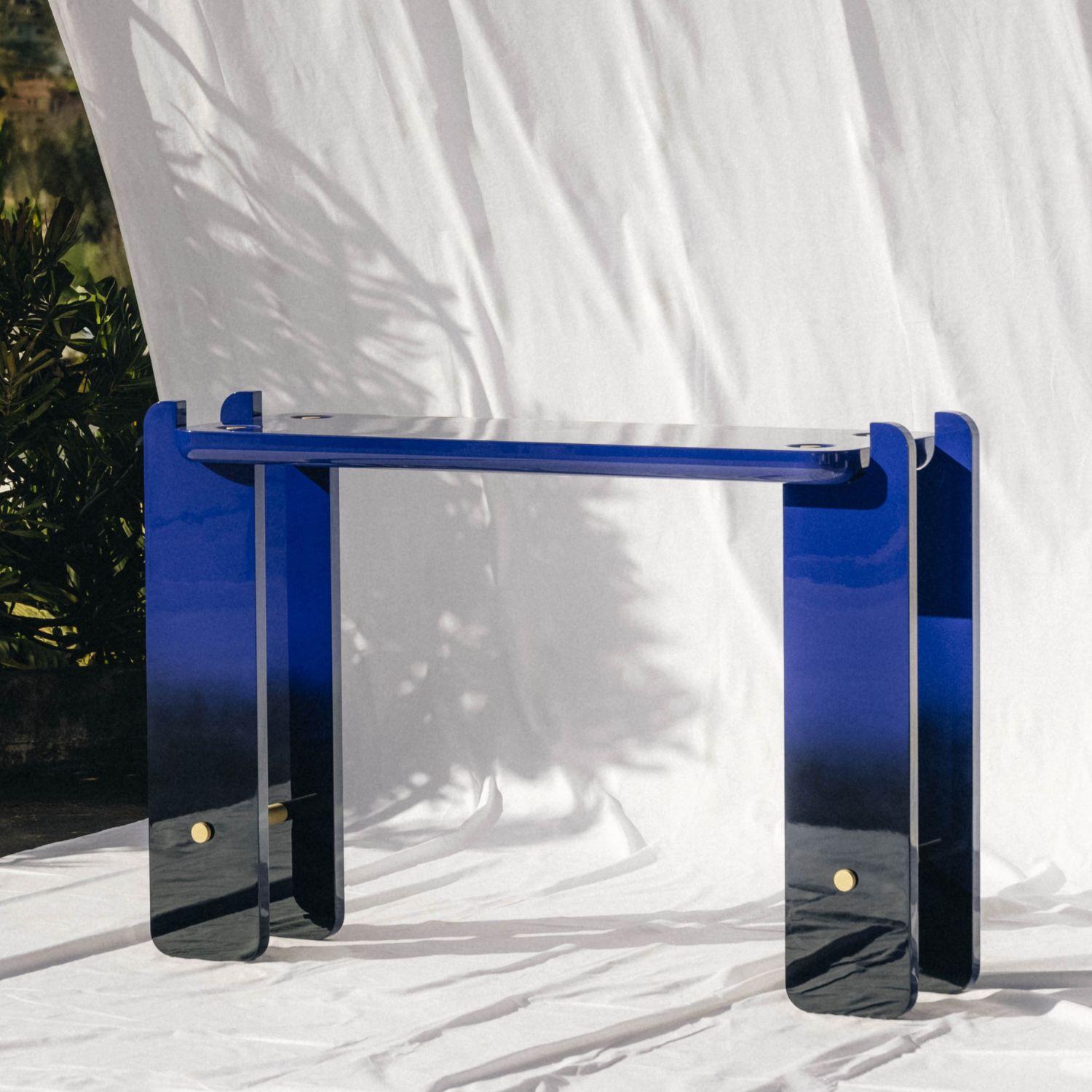 Ipanema Console Table, Ombre Effect with Brass Details, Handcrafted by Duistt

The rounded geometric shapes of the Ipanema series refer to the imagination of the well-known sidewalk in Rio de Janeiro. We wanted to invest in fresh finishes, and