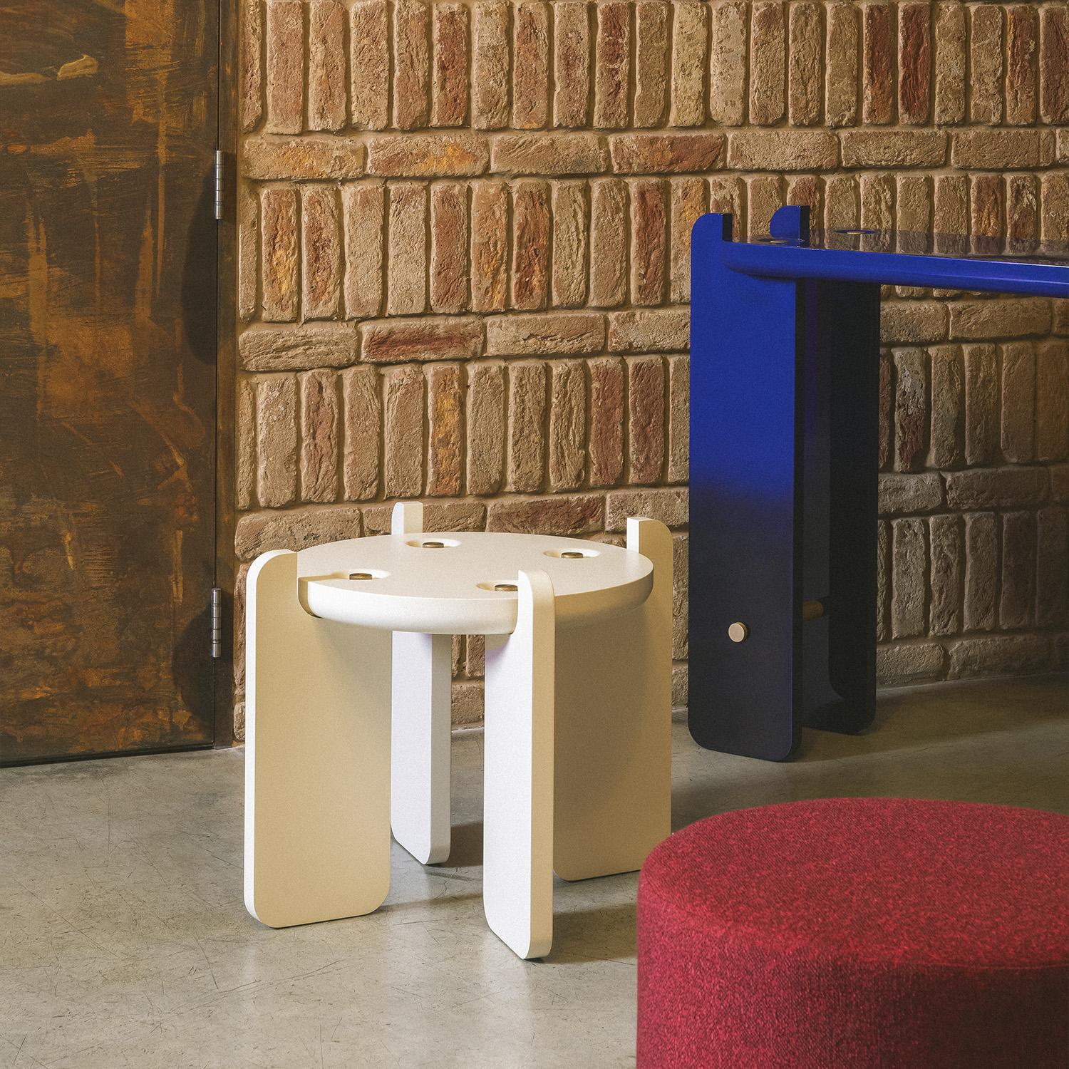 Chaulé Table d'appoint Ipanema, en bois laqué, fabriquée à la main au Portugal par Duistt en vente