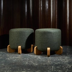 Tabouret Ipanema by Duistt, Pouf en tissu d'ameublement COM, pieds en chêne naturel, Portugal