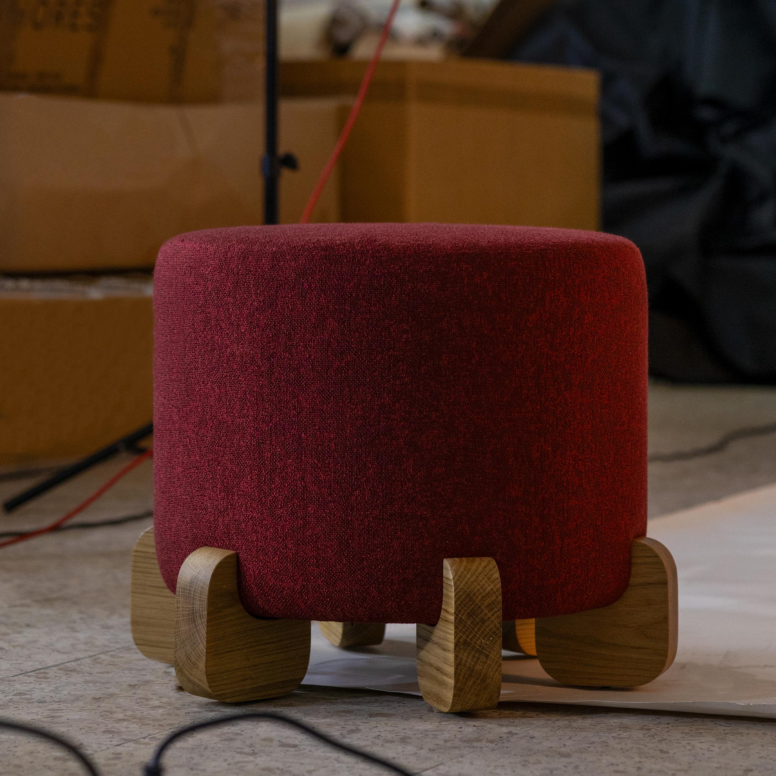 XXIe siècle et contemporain Tabouret Ipanema, pieds en chêne naturel par Duistt en vente