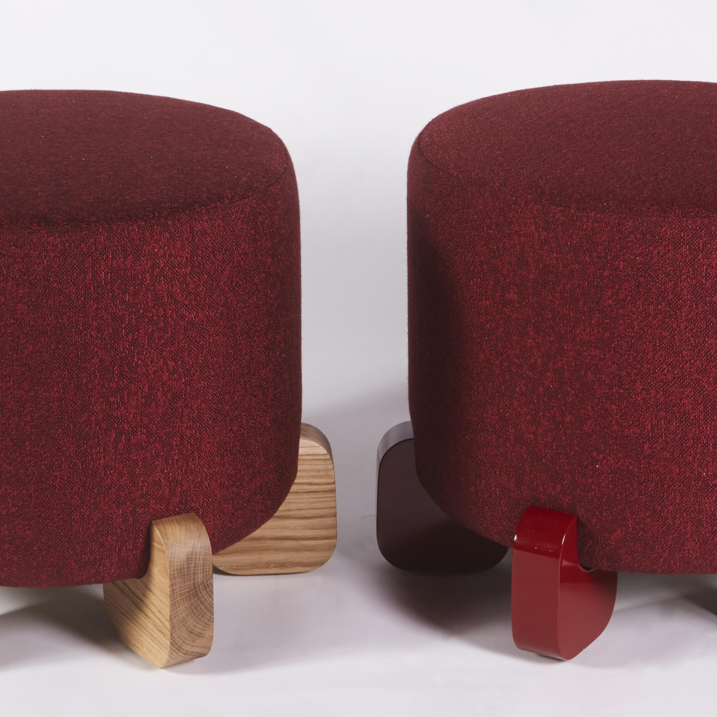 Portugais Tabouret Ipanema, pieds en bois laqué par Duistt en vente