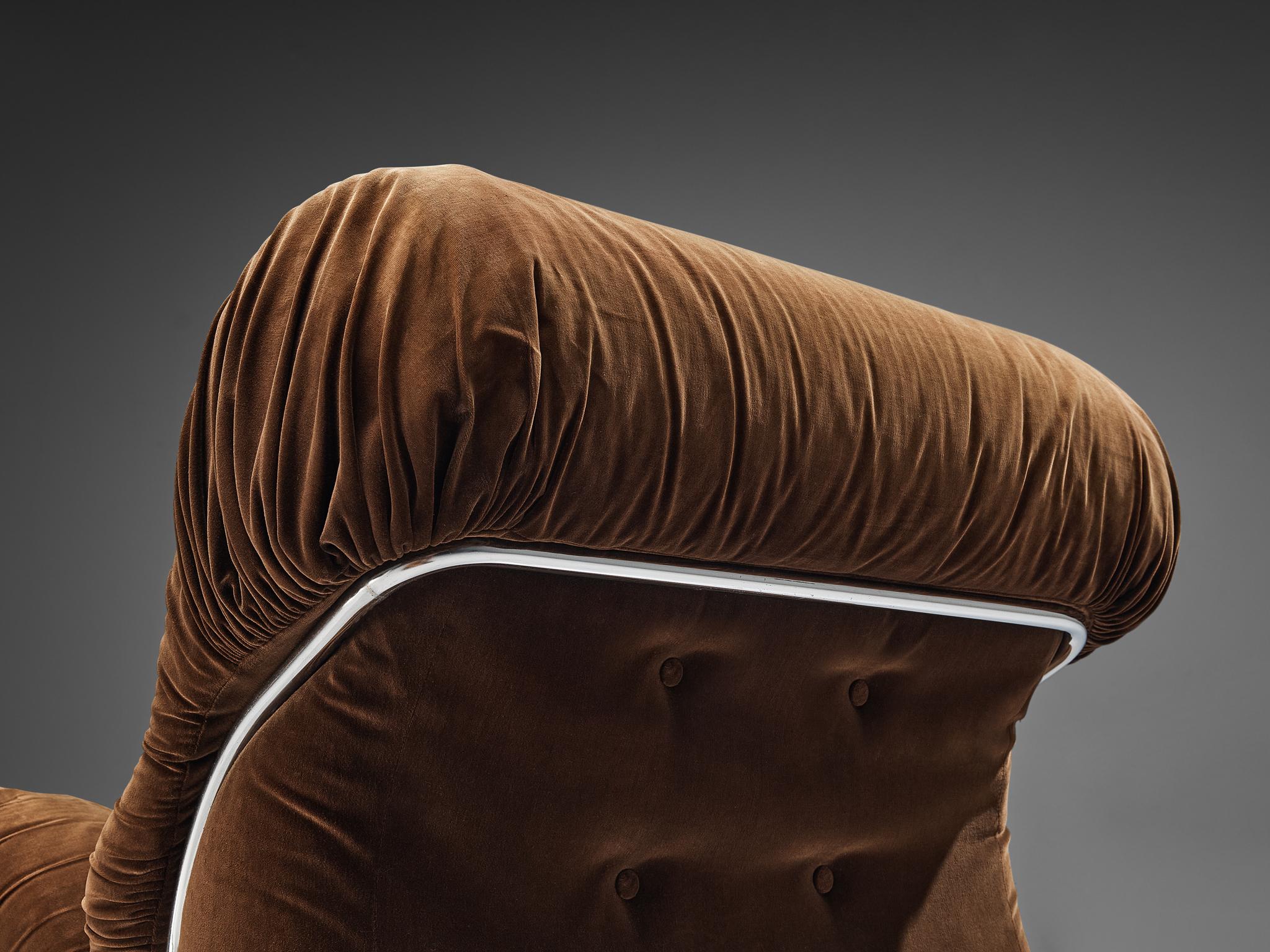Fin du 20e siècle I+I. Chaise longue 'Corolla' en velours Brown  en vente
