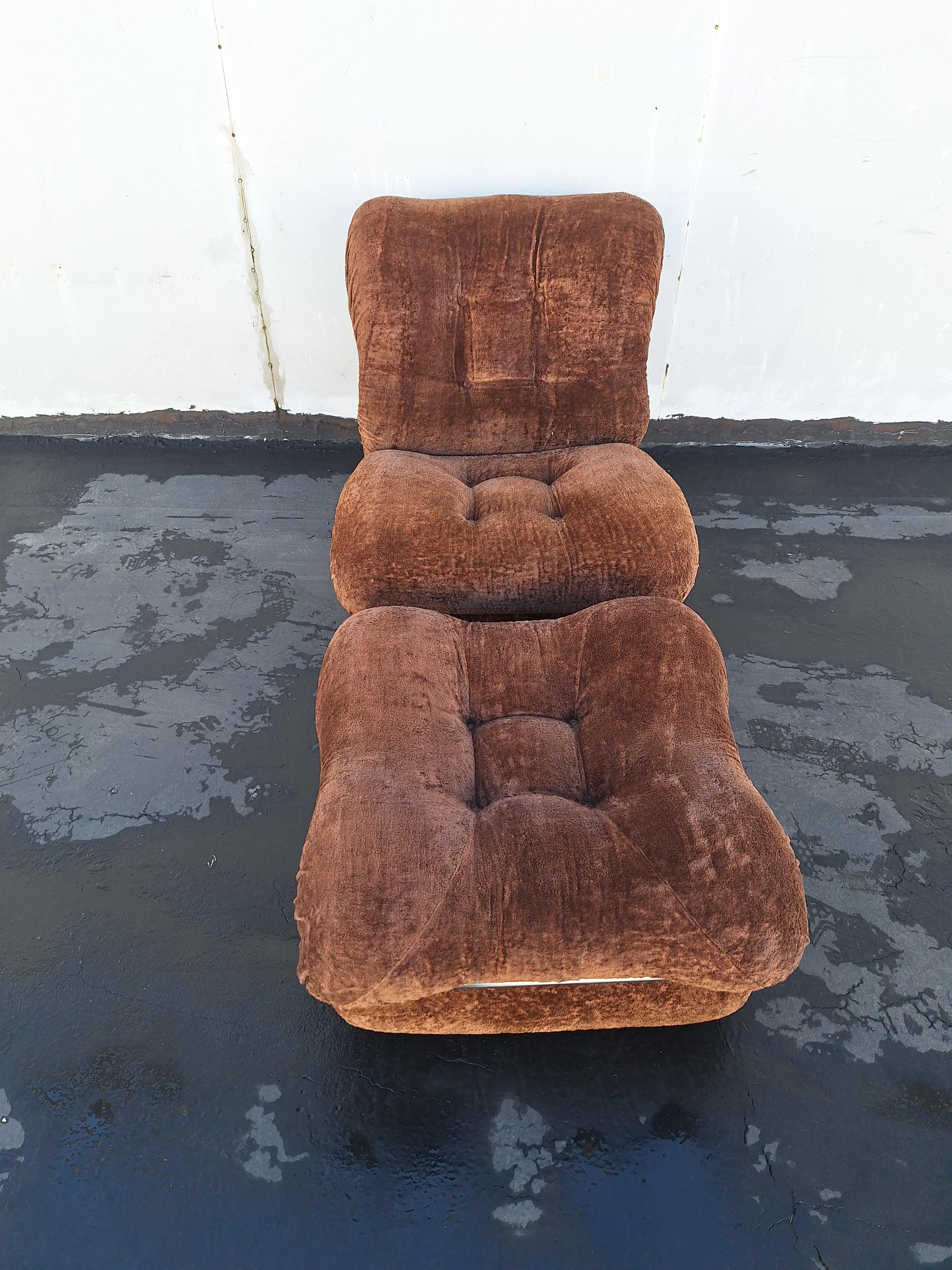 Italian I.P.E. lounge chair, model 'Corolla', velvet, chrome-plated steel, Italy, 1970s