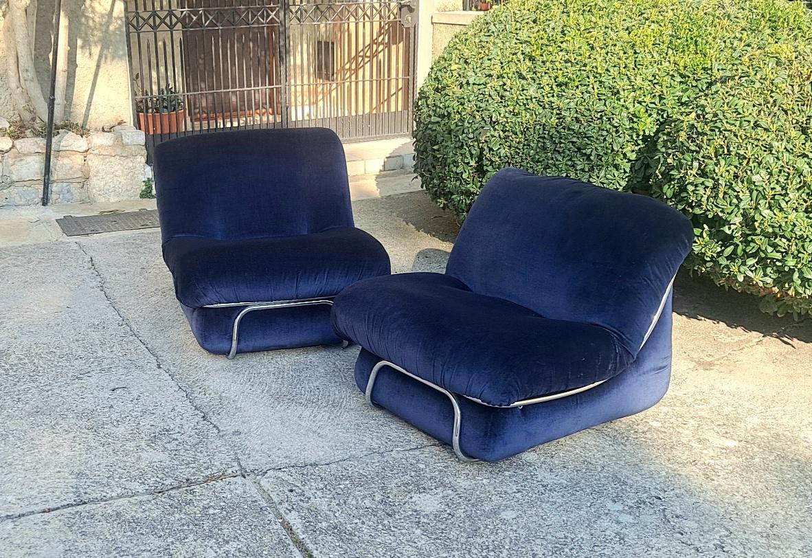 I.P.E., pair of lounge chair model 'Corolla', velvet, chrome-plated metal, Made in Italy, 1970s. Comfortable and slick Italian design. Chairs are in original condition.