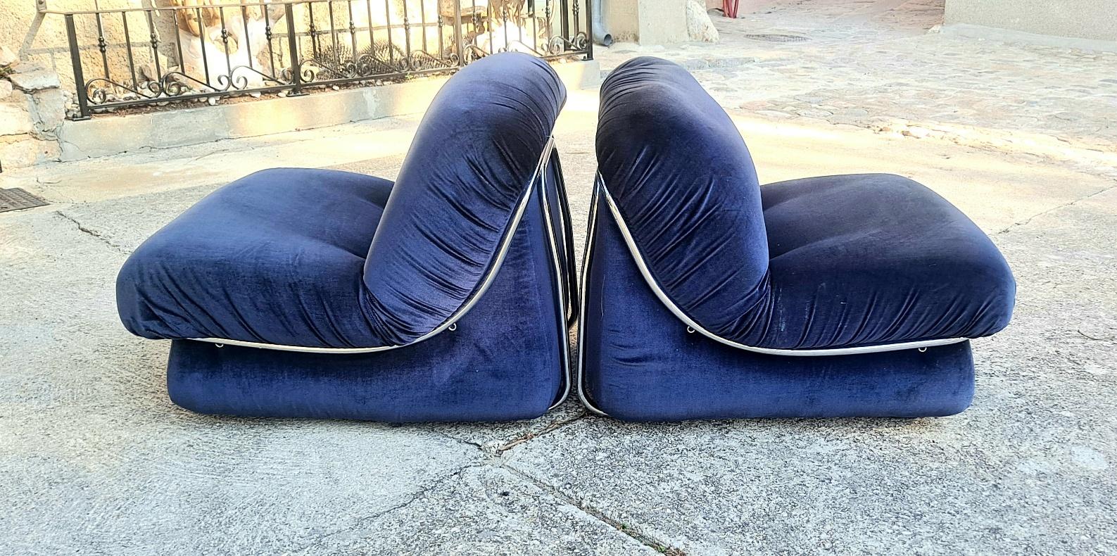 Italian I.P.E., Pair of Lounge Chairs Model 'Corolla' For Sale