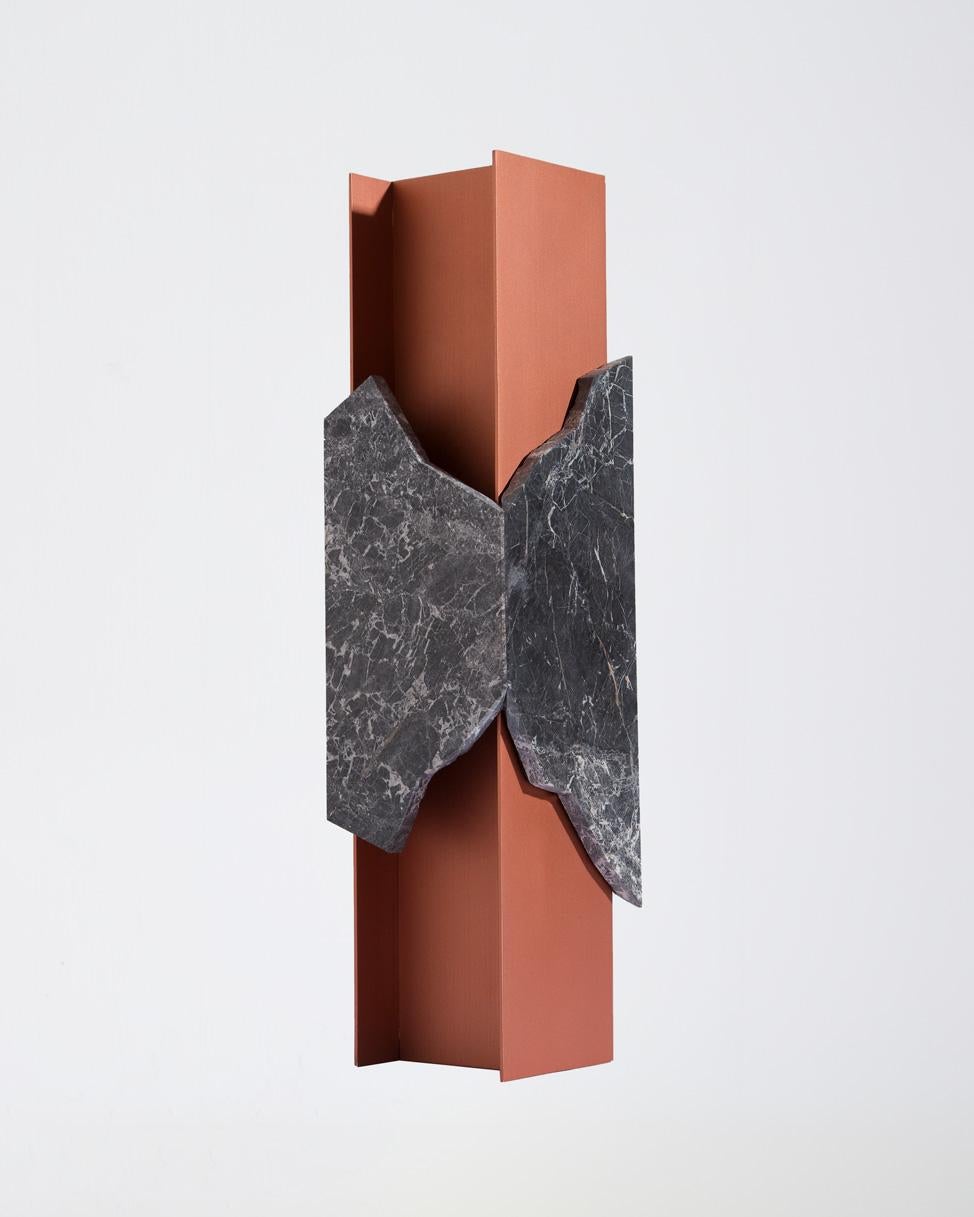 Vaso IPE di Laboratorio
Dimensioni: Ø 11 x H. 43 cm.
Materiali: Metallo e marmo.

Disponibile in due diverse dimensioni e in diverse opzioni di materiale. I prezzi possono variare. Contattateci.

Laboratorio è un contenitore dove le idee vengono